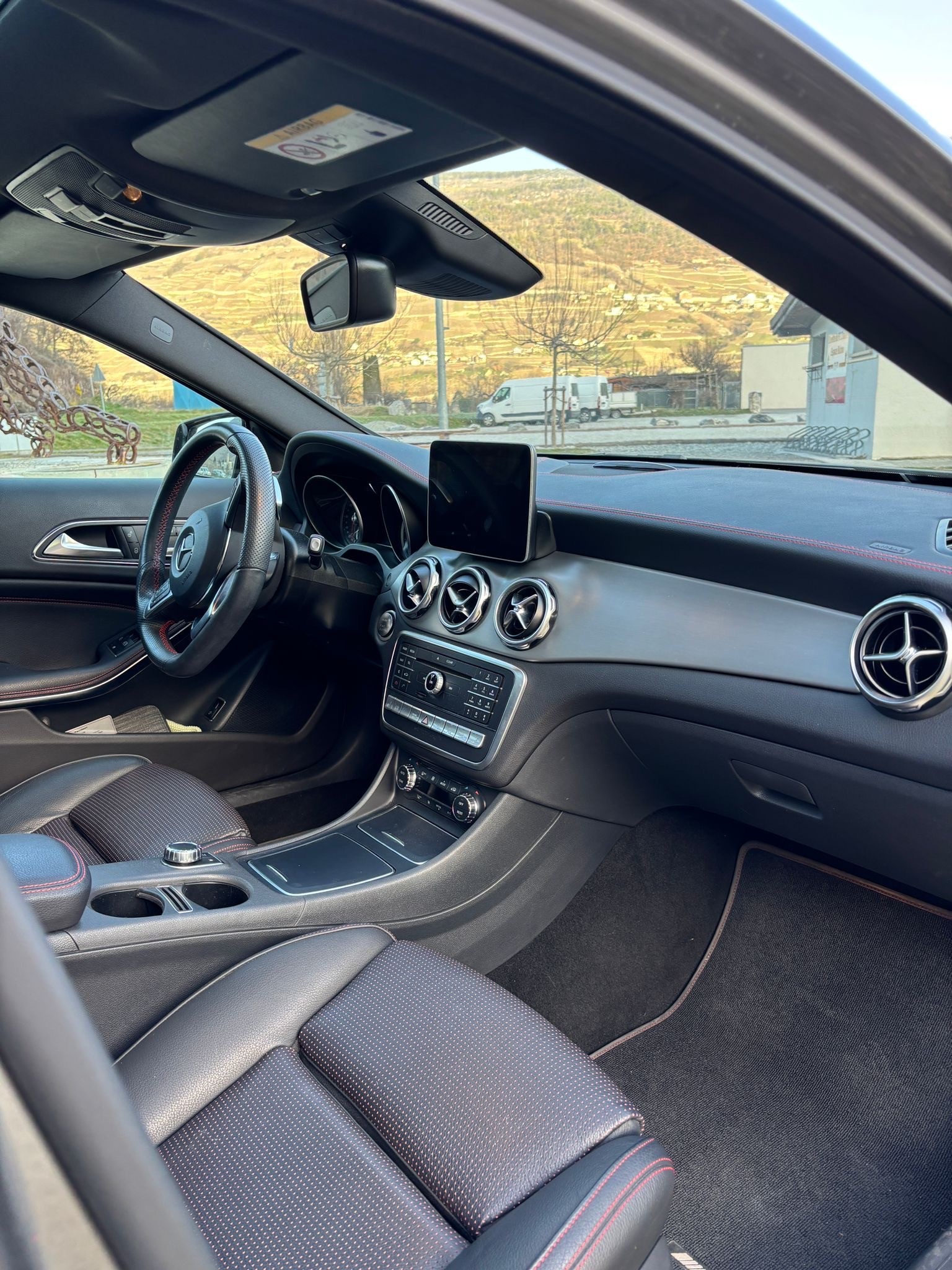 MERCEDES-BENZ GLA 250 AMG Line 4Matic 7G-DCT-image-13