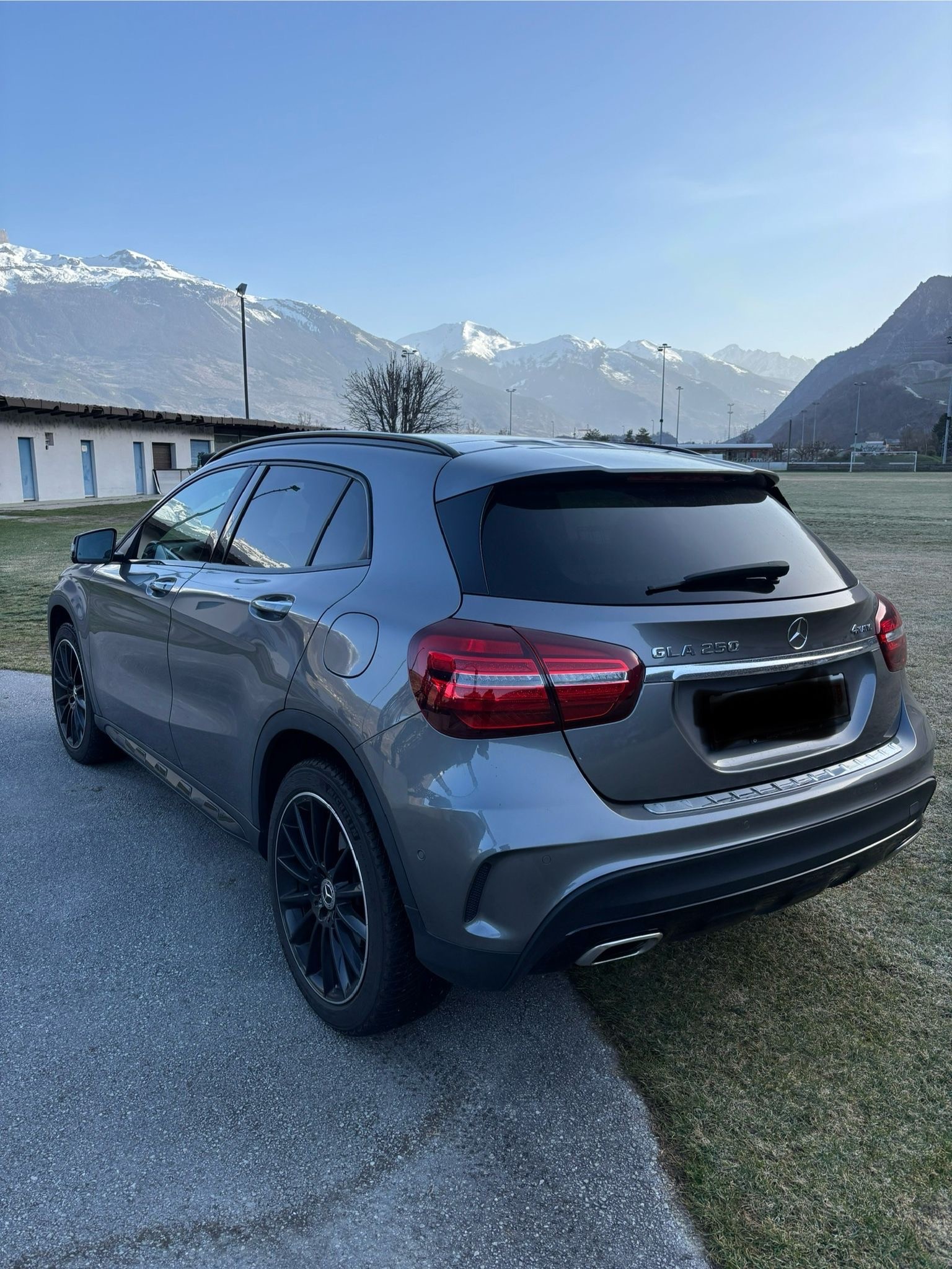 MERCEDES-BENZ GLA 250 AMG Line 4Matic 7G-DCT-image-3