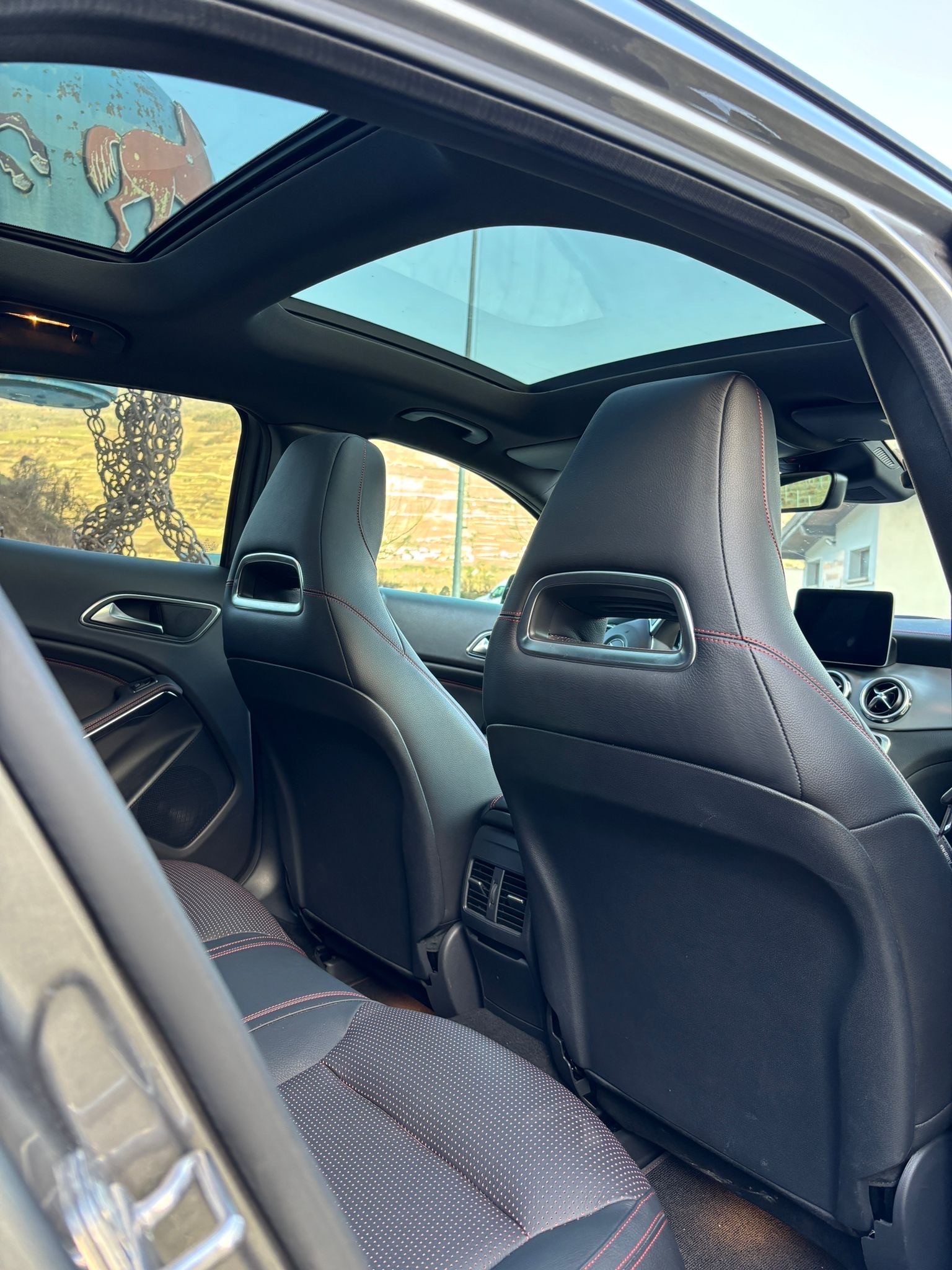 MERCEDES-BENZ GLA 250 AMG Line 4Matic 7G-DCT-image-12