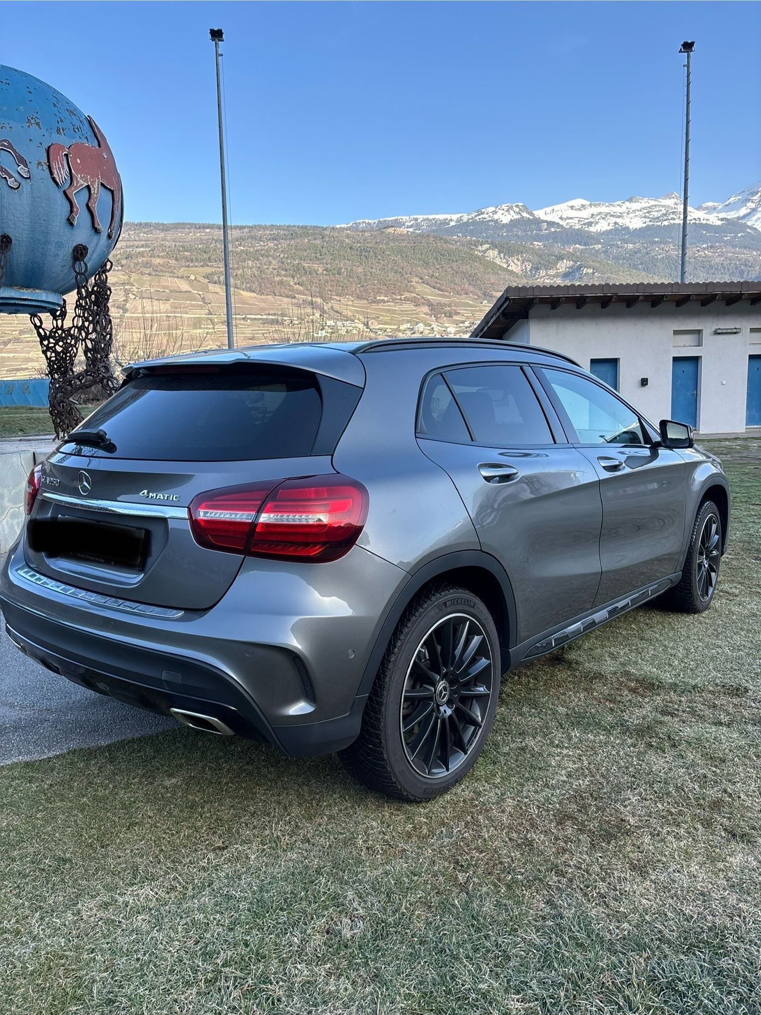 MERCEDES-BENZ GLA 250 AMG Line 4Matic 7G-DCT-image-4