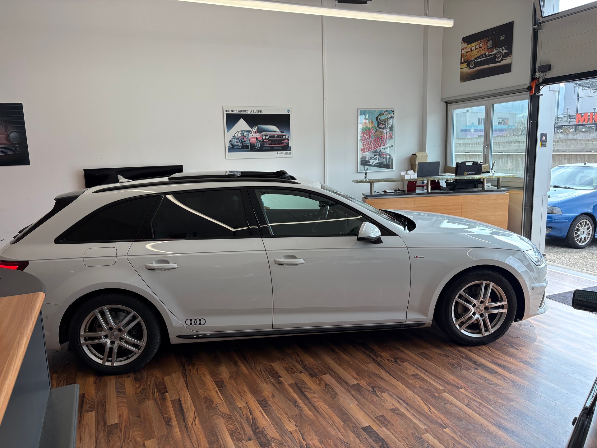 AUDI A4 Avant 40 TDI Sport Attraction quattro S-tronic-image-4