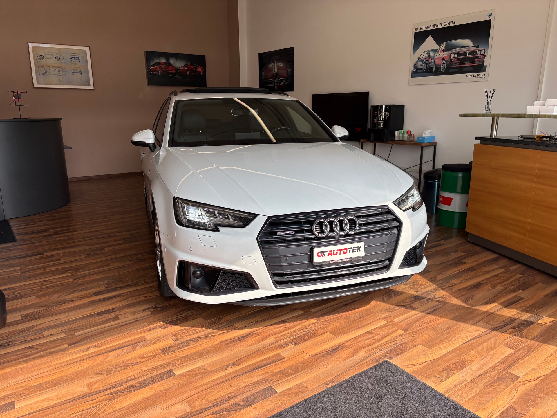 AUDI A4 Avant 40 TDI Sport Attraction quattro S-tronic-image-1