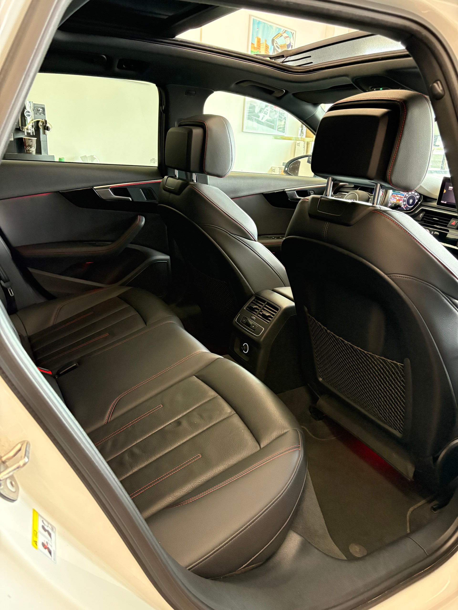 AUDI A4 Avant 40 TDI Sport Attraction quattro S-tronic-image-13