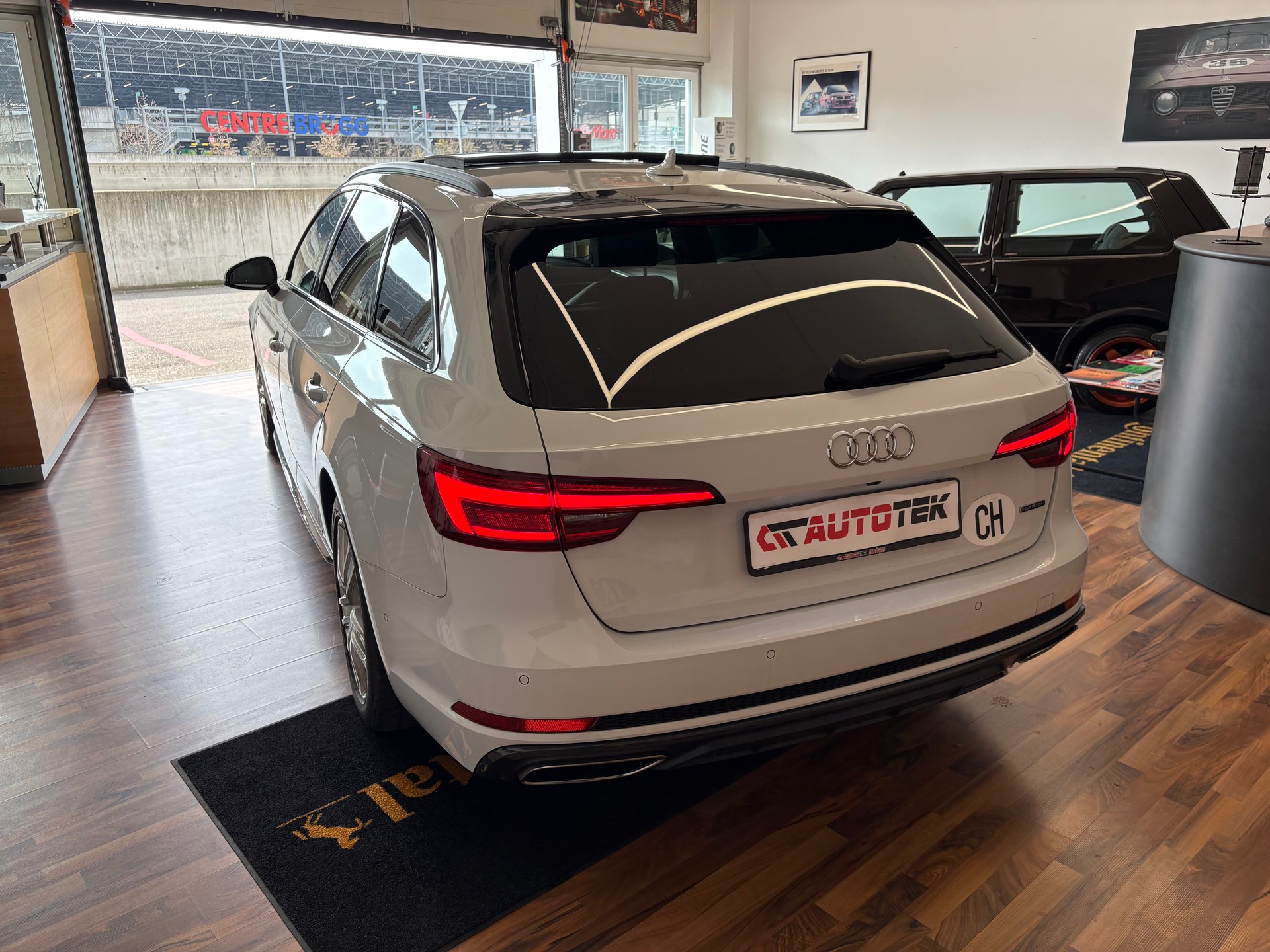 AUDI A4 Avant 40 TDI Sport Attraction quattro S-tronic-image-6