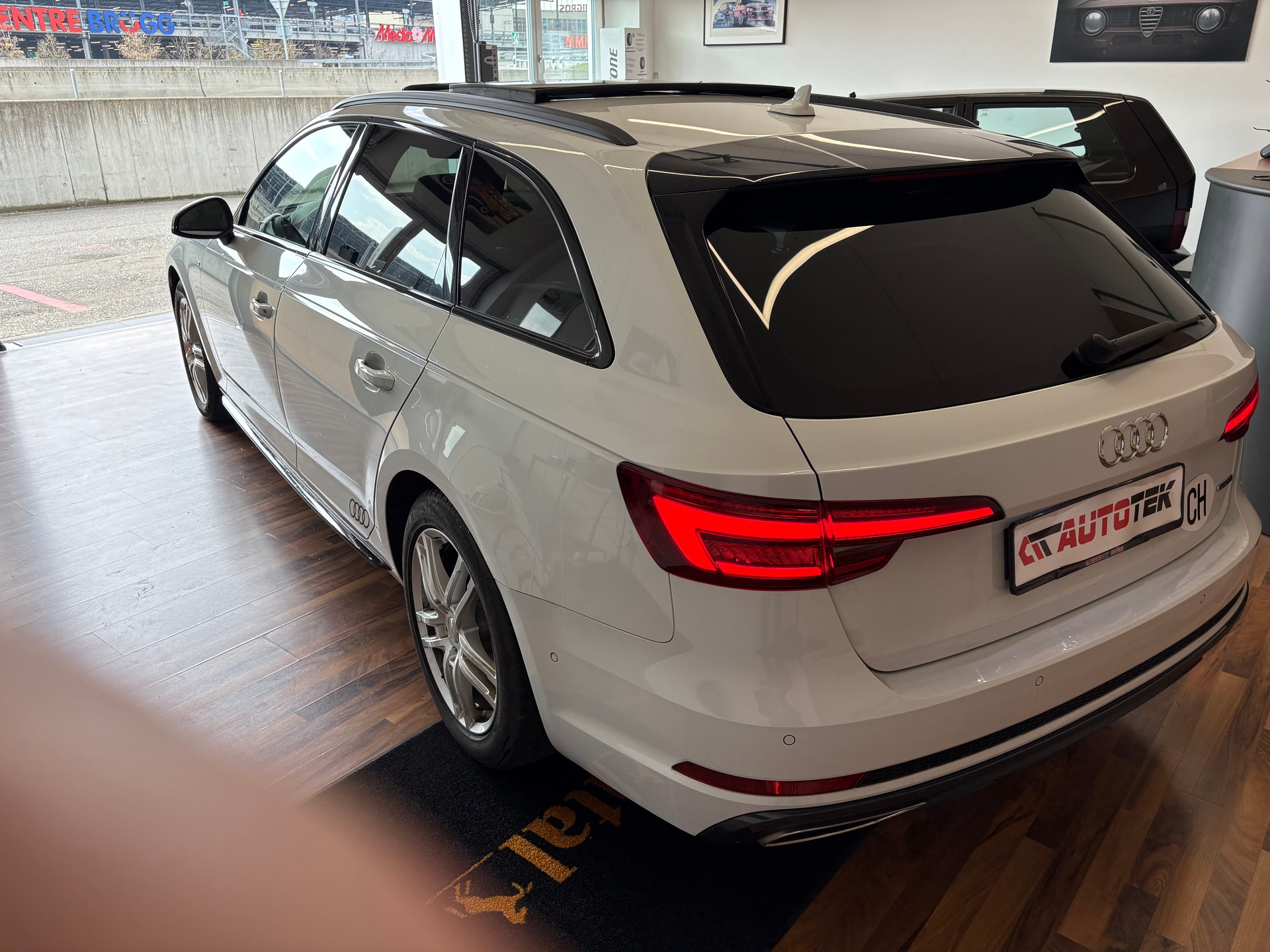 AUDI A4 Avant 40 TDI Sport Attraction quattro S-tronic-image-5