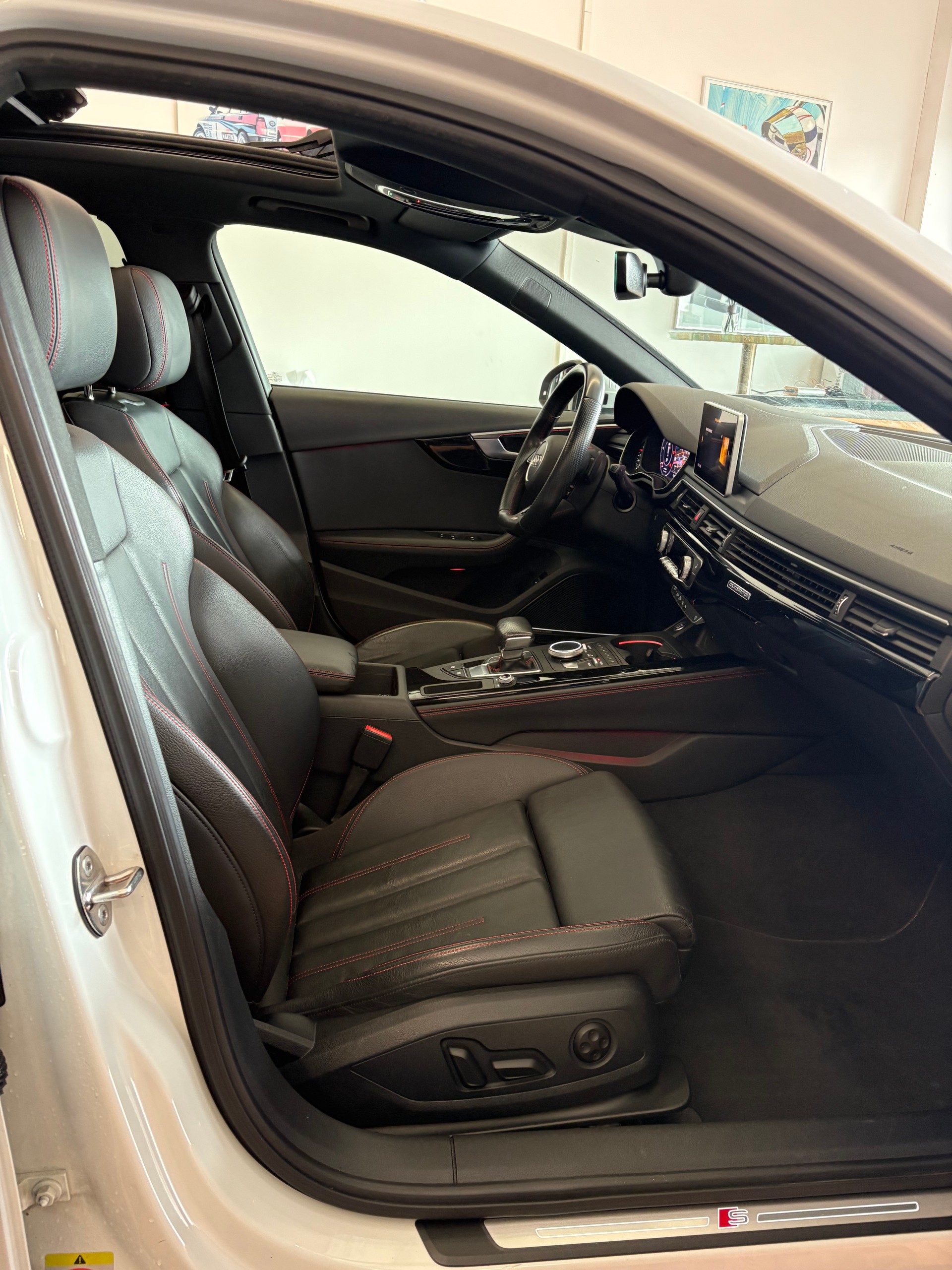 AUDI A4 Avant 40 TDI Sport Attraction quattro S-tronic-image-7