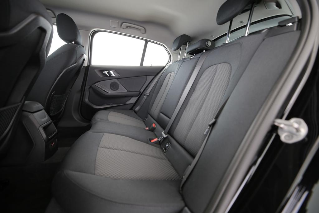 BMW 118i-image-13