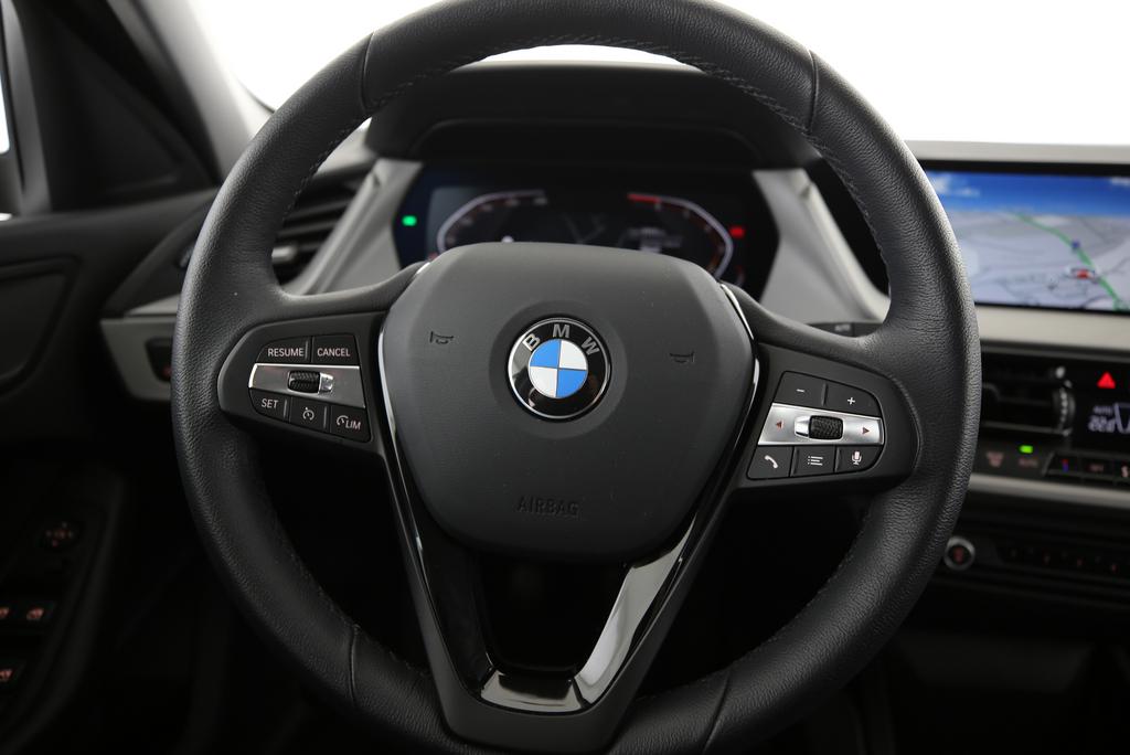 BMW 118i-image-8