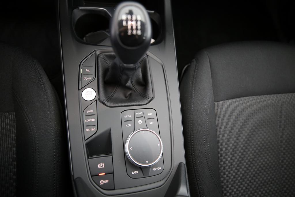 BMW 118i-image-12