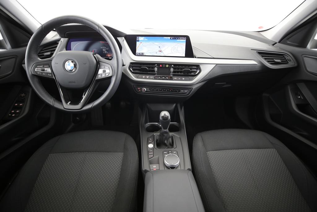 BMW 118i-image-3