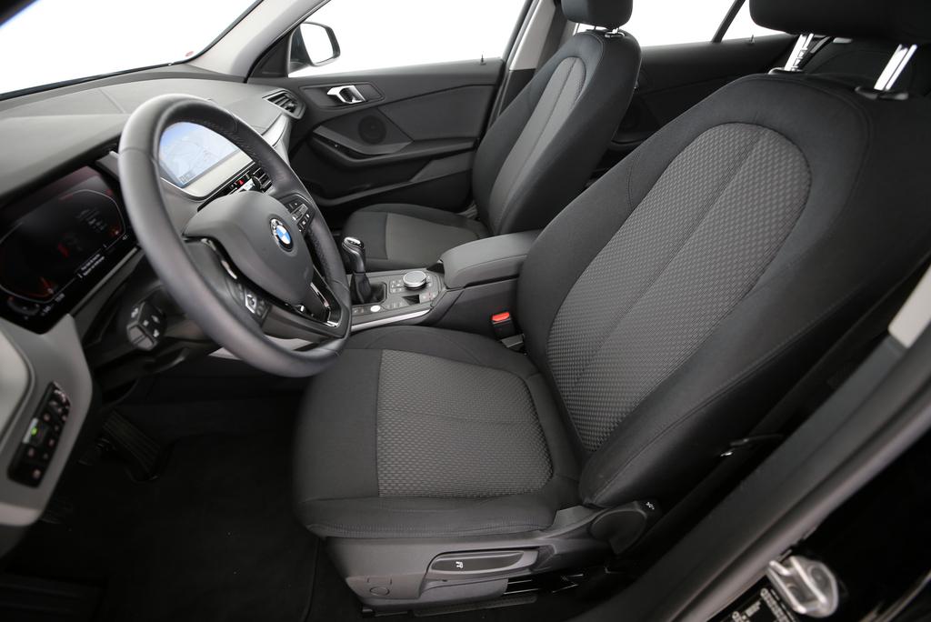 BMW 118i-image-2