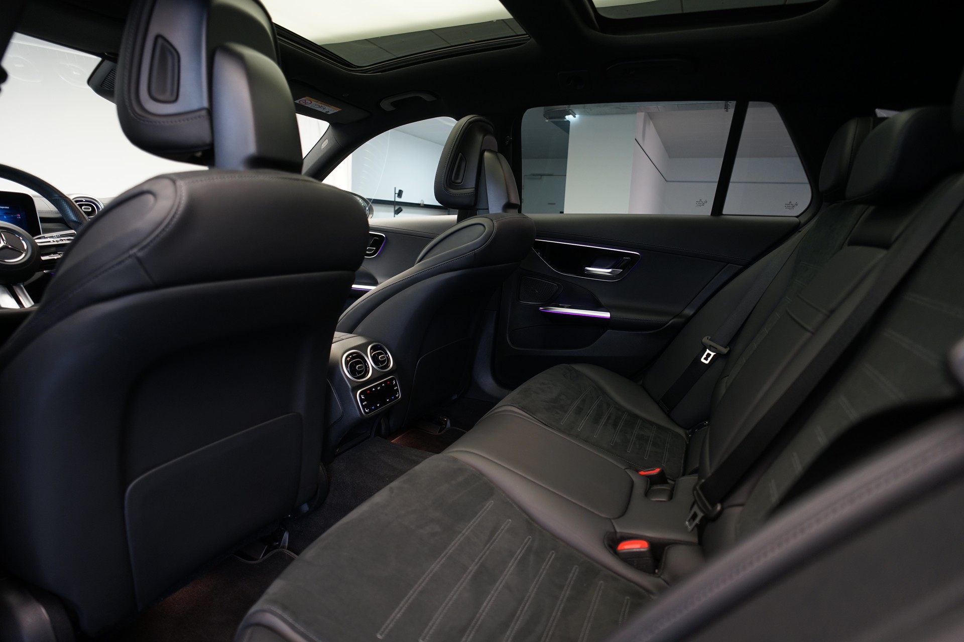 MERCEDES-BENZ C 220 d T 4Matic AMG Line *CH-Fahrzeug* *AHK*-image-17