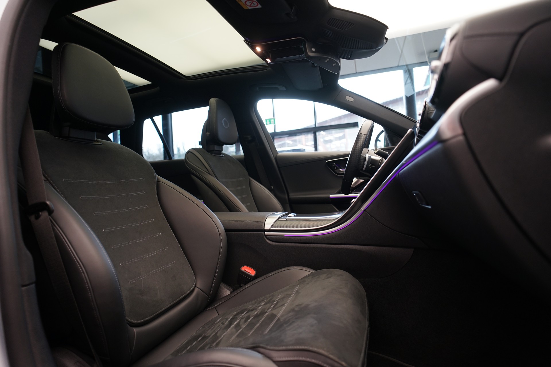 MERCEDES-BENZ C 220 d T 4Matic AMG Line *CH-Fahrzeug* *AHK*-image-19