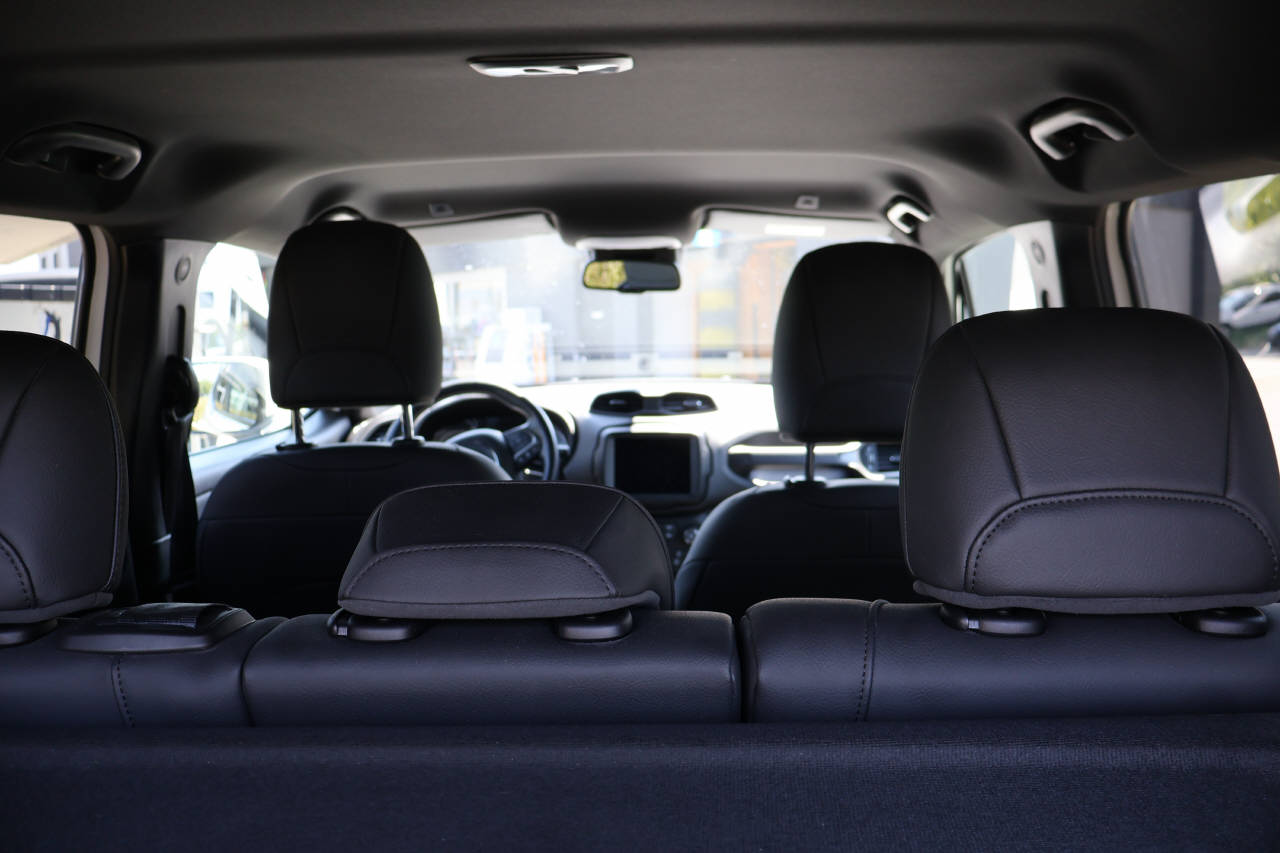 JEEP Renegade 1.3 Turbo S AWD-image-14