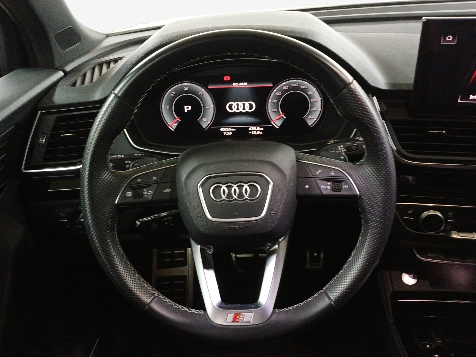 AUDI Q5 40 TDI S-line quattro S-tronic-image-9
