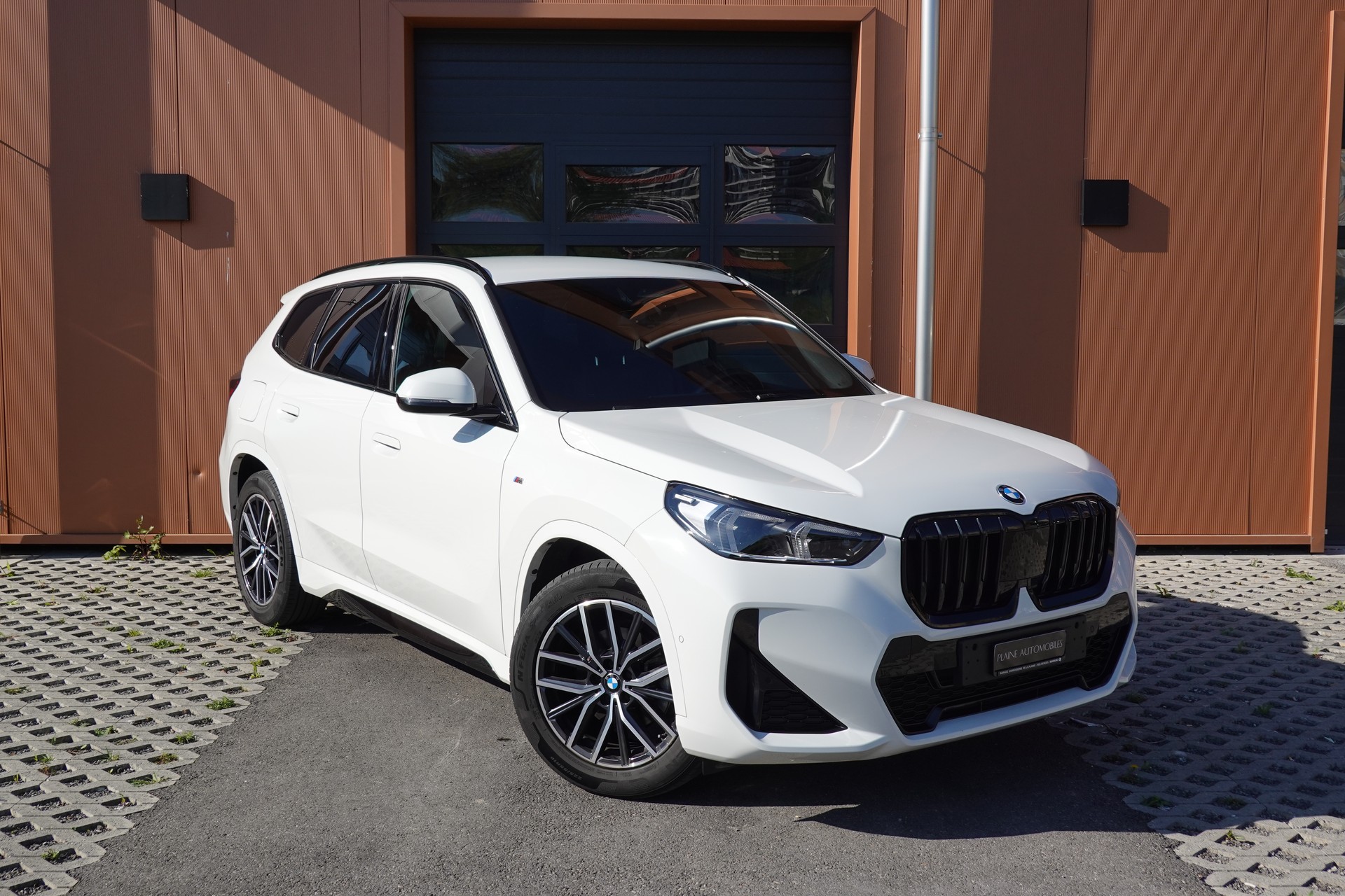 BMW X1 sDrive 18i M Sport * Véhicule CH * Caméra + Capteurs * Hayon électrique * Pack M * Tempomat * Phares automatiques *