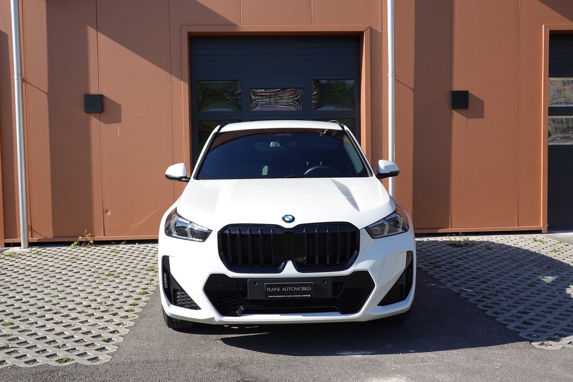BMW X1 sDrive 18i M Sport * Véhicule CH * Caméra + Capteurs * Hayon électrique * Pack M * Tempomat * Phares automatiques *-showroom-element-1