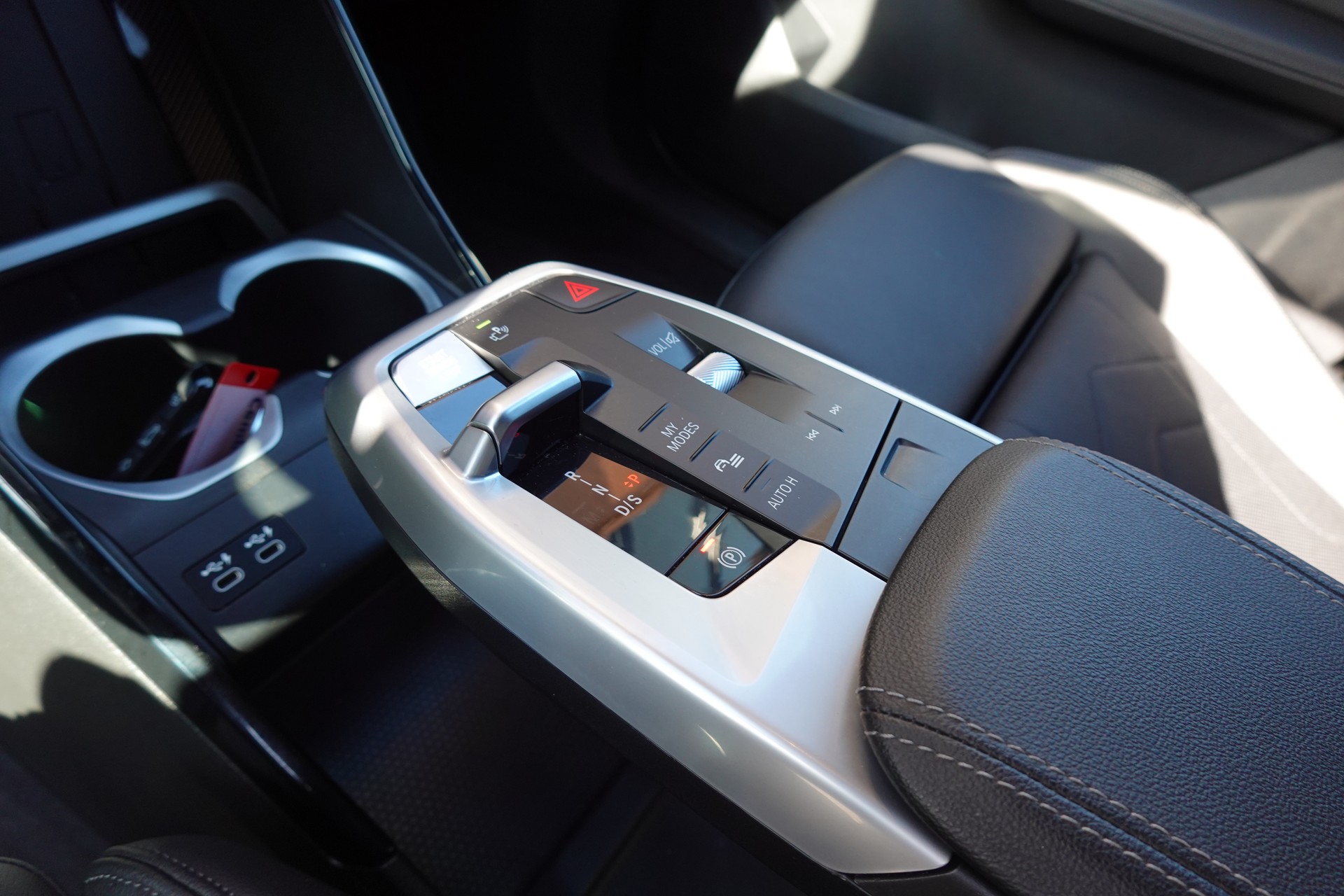 BMW X1 sDrive 18i M Sport * Véhicule CH * Caméra + Capteurs * Hayon électrique * Pack M * Tempomat * Phares automatiques *-image-18