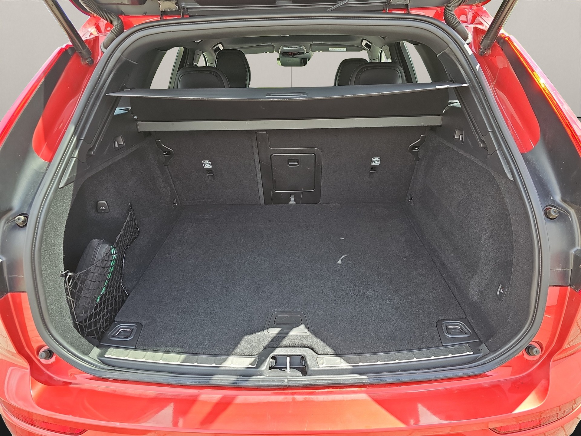 VOLVO XC60 2.0 D5 R-Design AWD-image-11