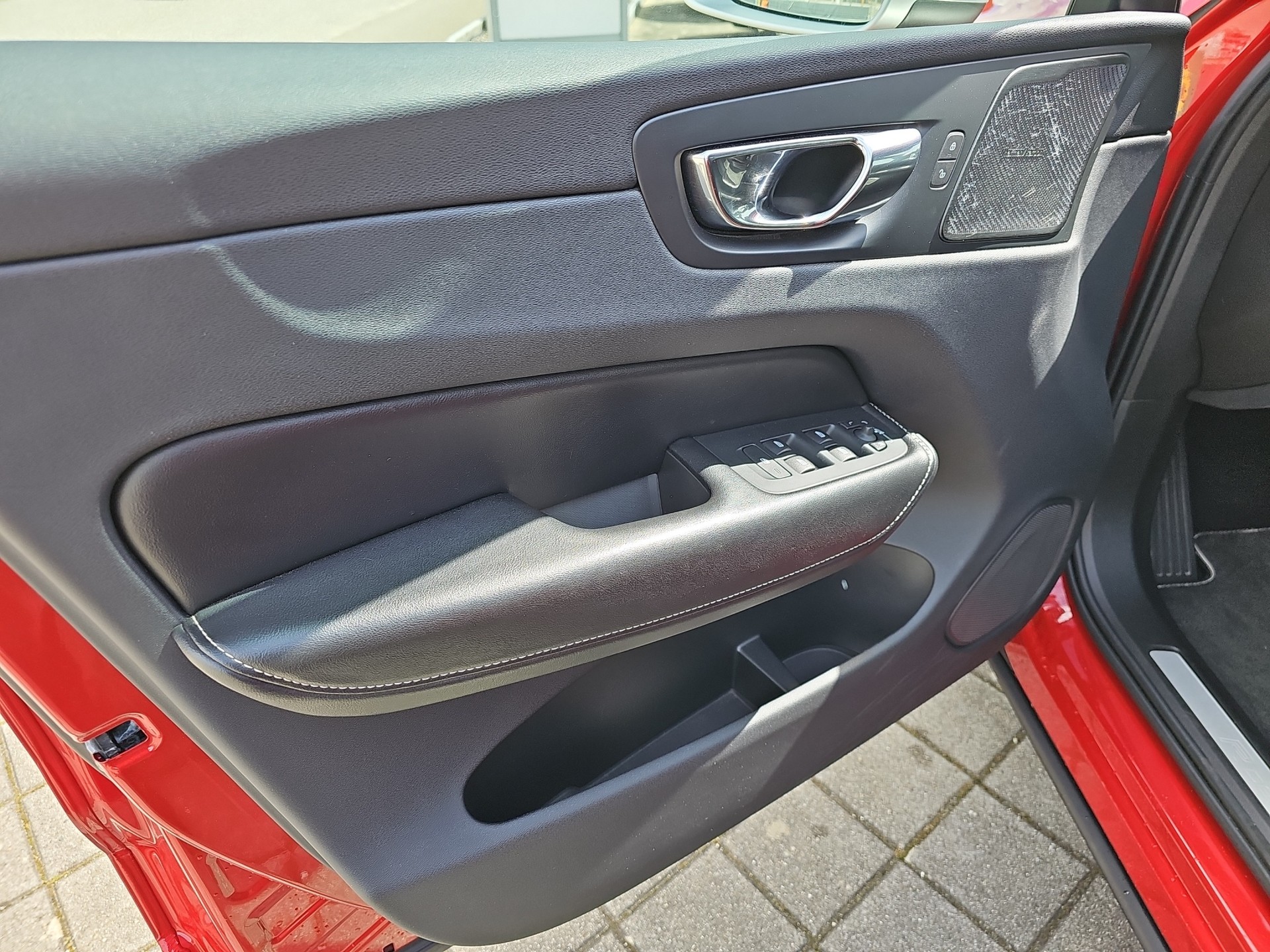 VOLVO XC60 2.0 D5 R-Design AWD-image-12