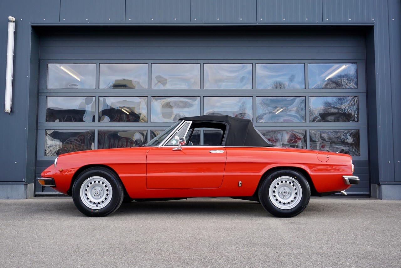 ALFA ROMEO 2000 Spider Veloce-image-1