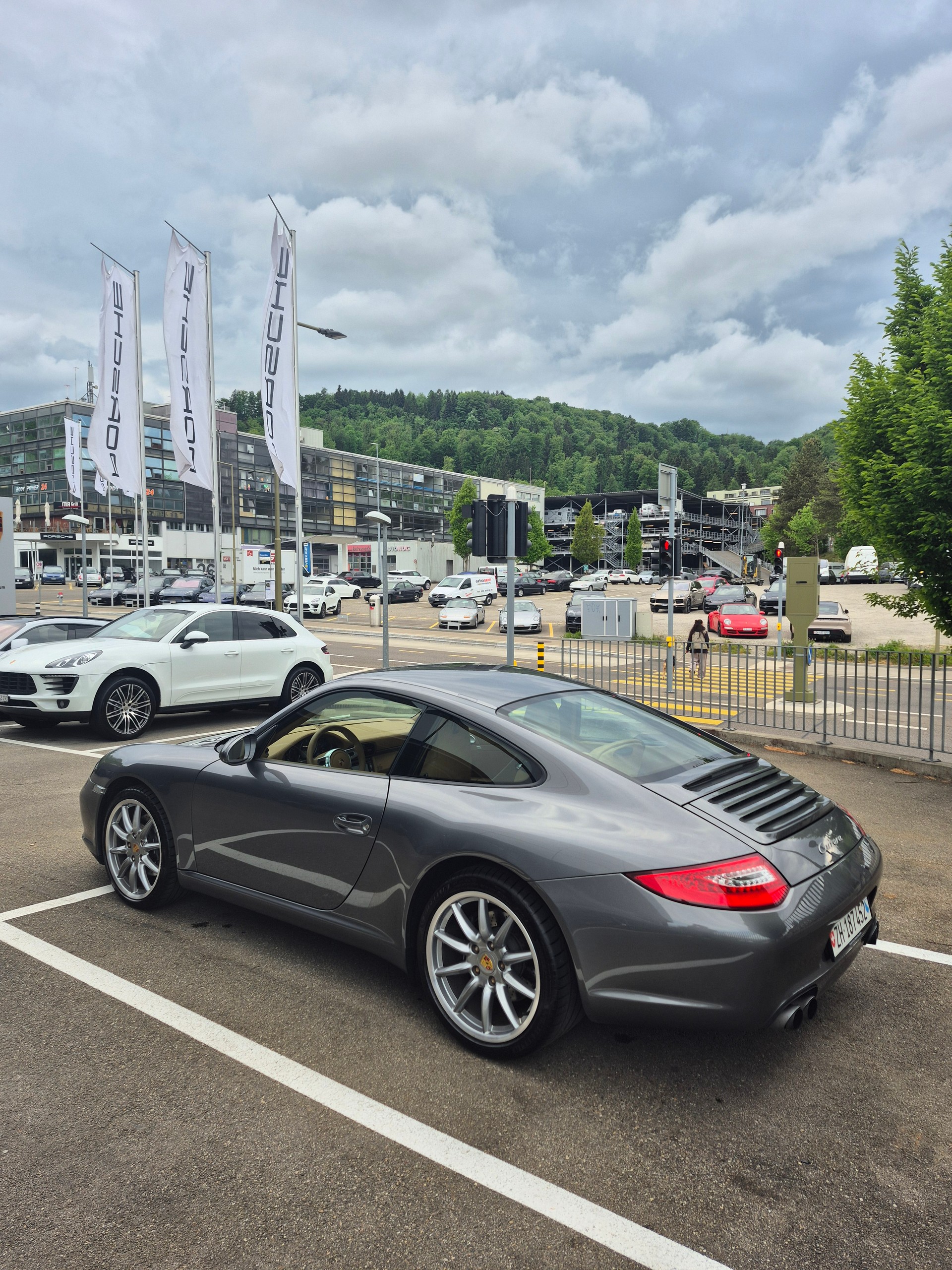 PORSCHE 911 mit kompletter Porsche Wartungshistorie, Service ca. alle 5000 km, Handschalter, original Sportabgasanlage-image-5