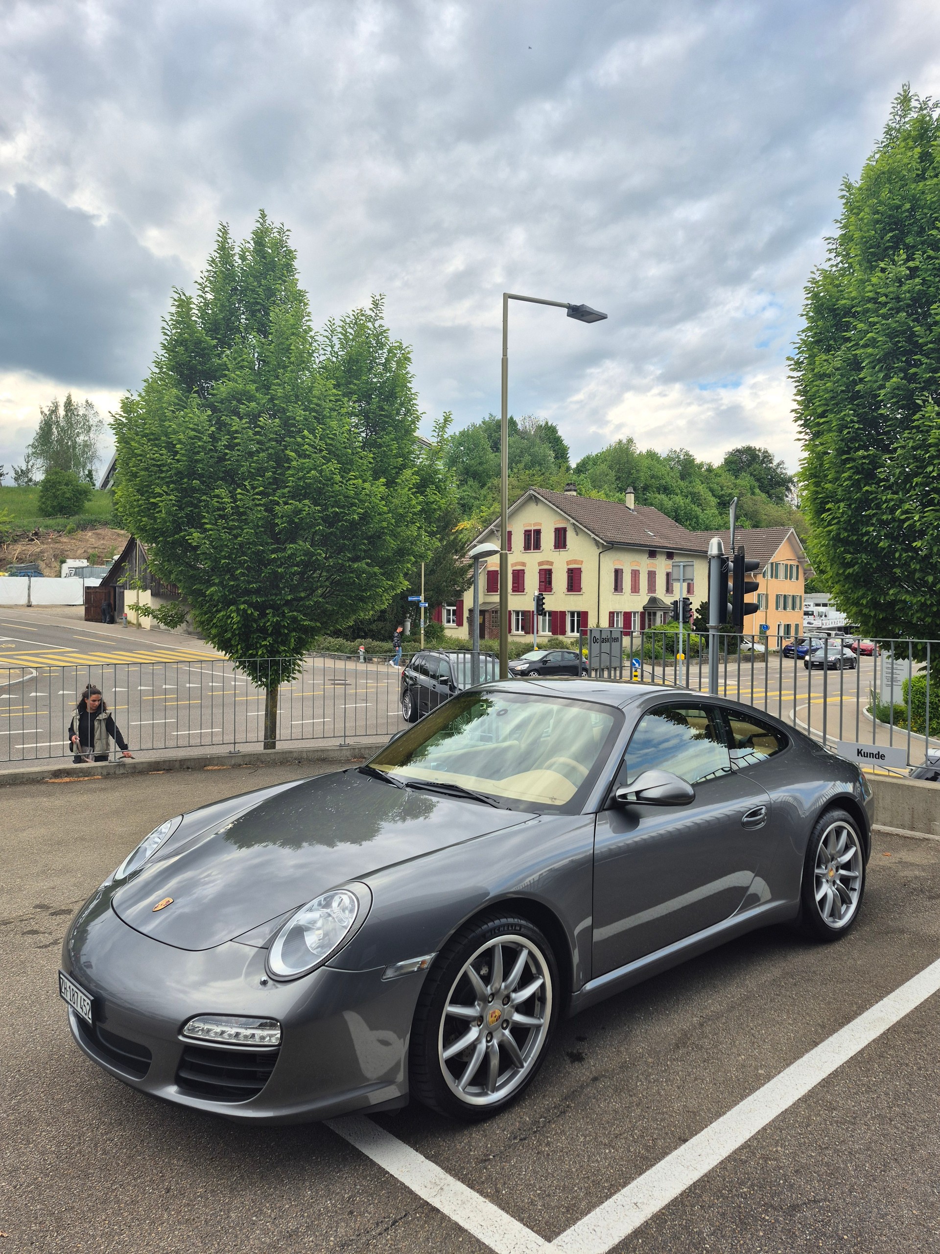 PORSCHE 911 mit kompletter Porsche Wartungshistorie, Service ca. alle 5000 km, Handschalter, original Sportabgasanlage-image-2