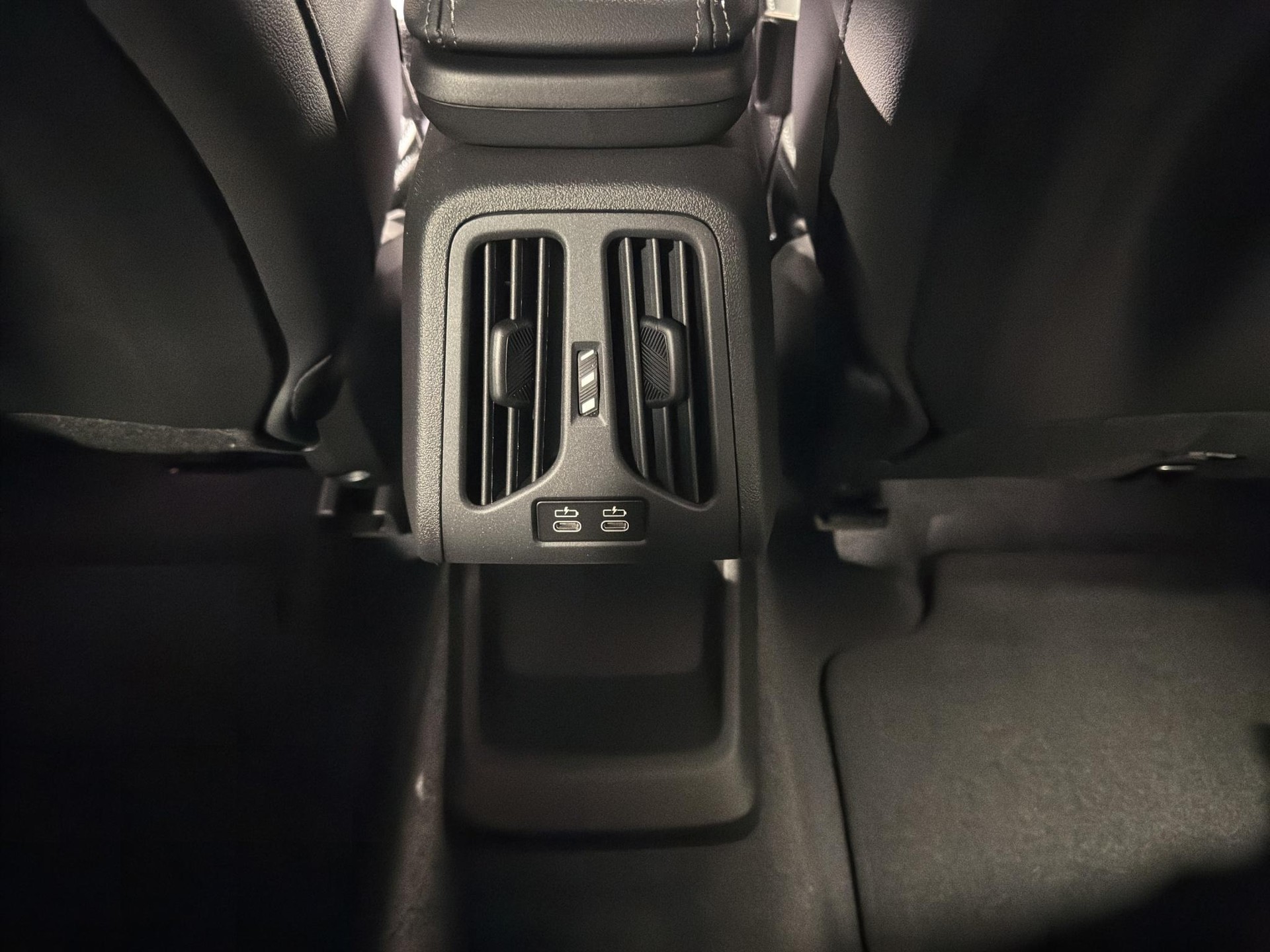 BMW 223i xDrive Active Tourer-image-9