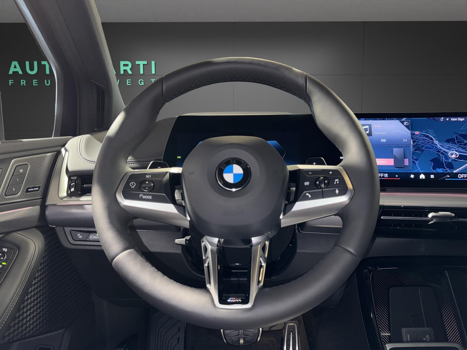 BMW 223i xDrive Active Tourer-image-13