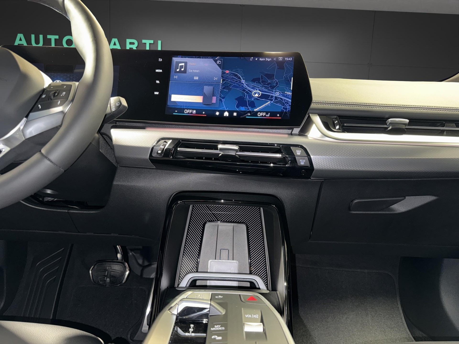 BMW 223i xDrive Active Tourer-image-18