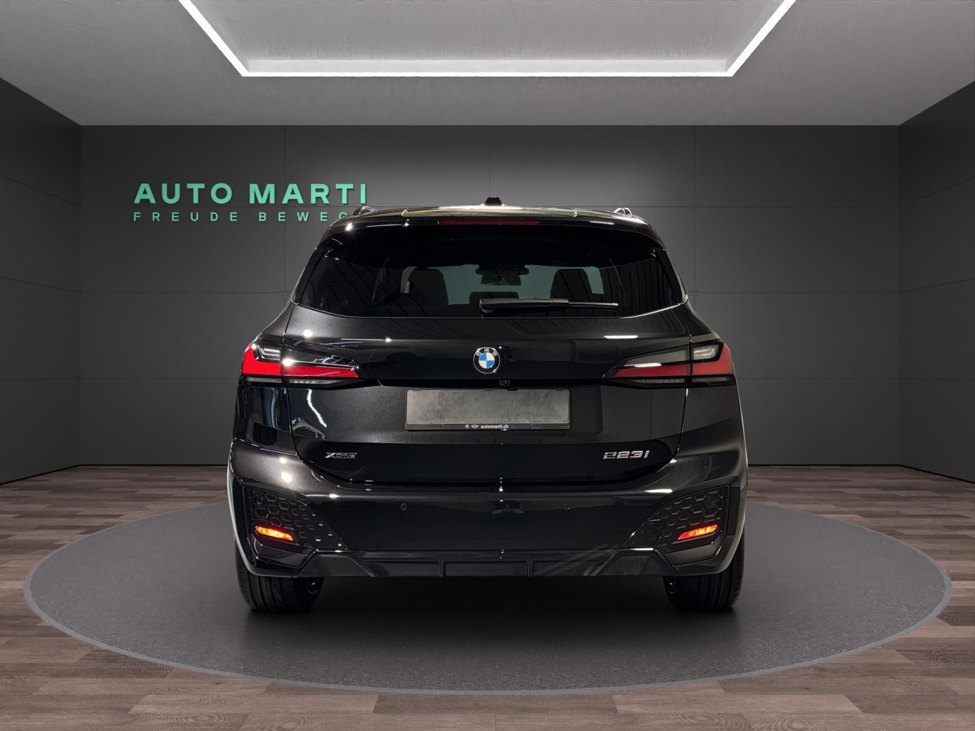 BMW 223i xDrive Active Tourer-showroom-element-2