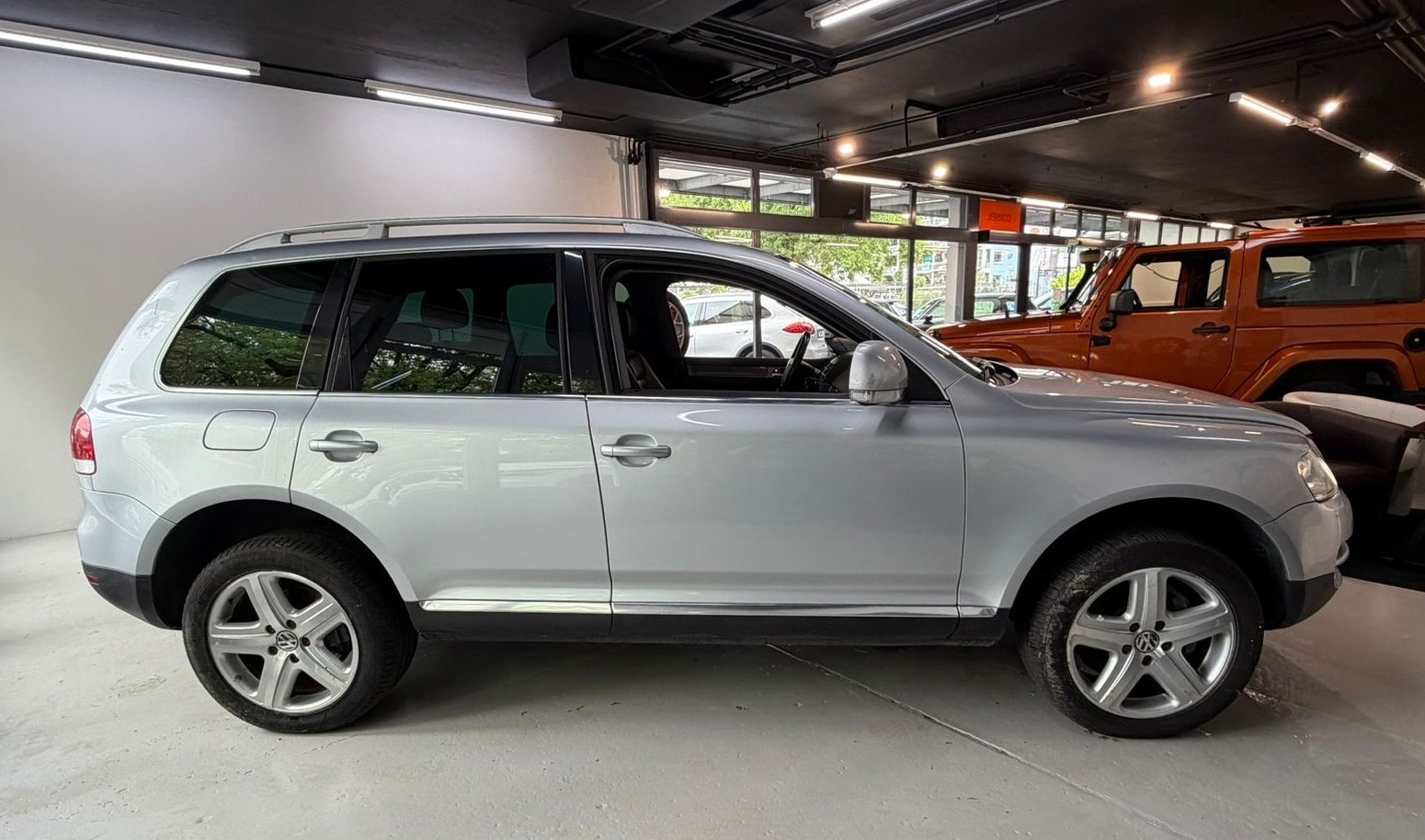 VW Touareg 3.0 TDI-showroom-element-3