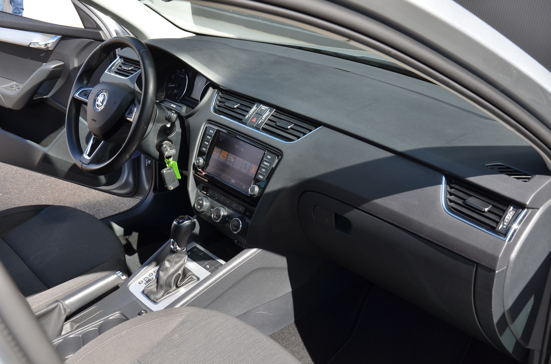 SKODA Octavia Combi 1.8 TSI Elegance 4x4 DSG-image-13