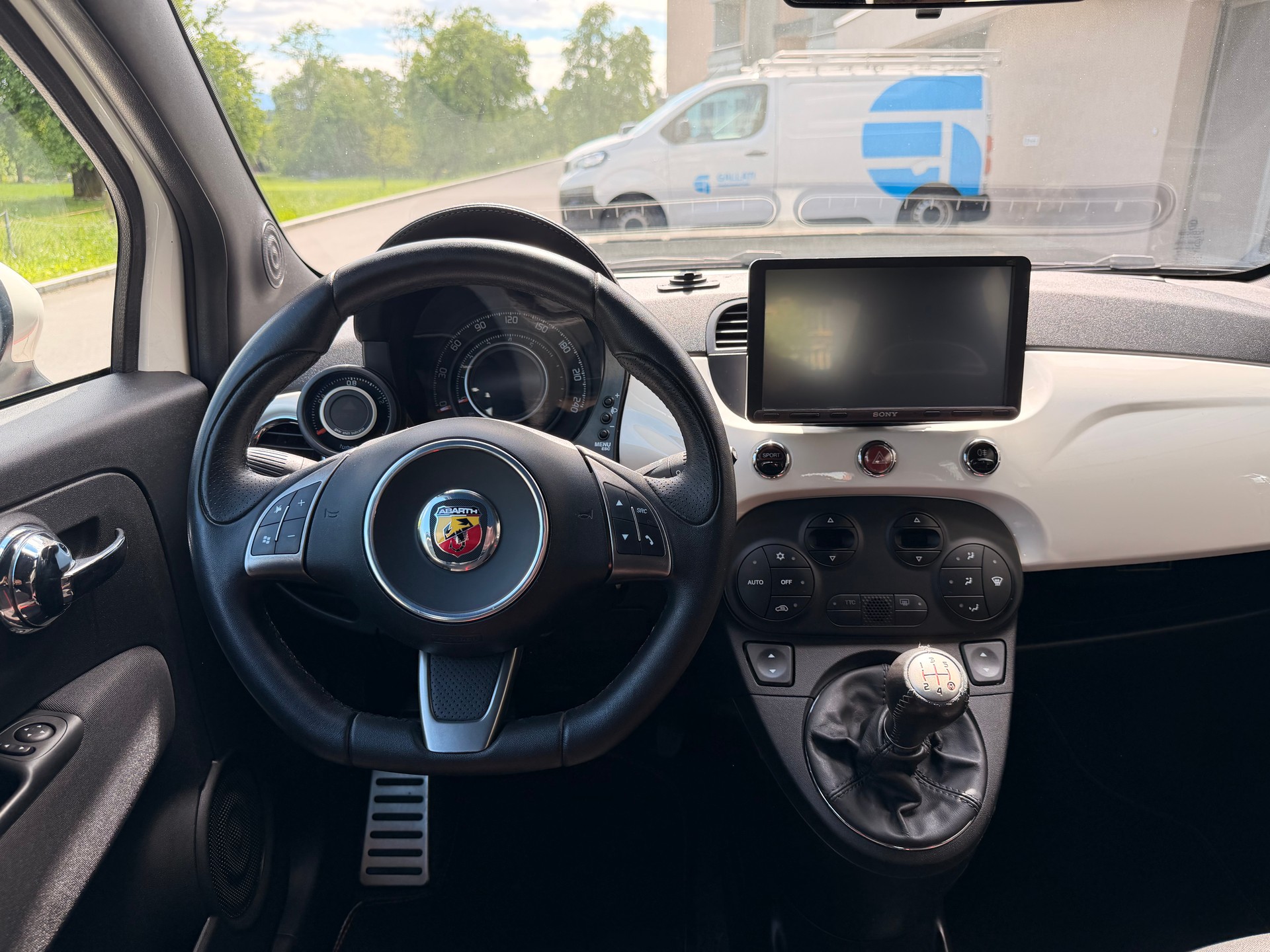 FIAT 500 1.4 16V Turbo Abarth-image-8