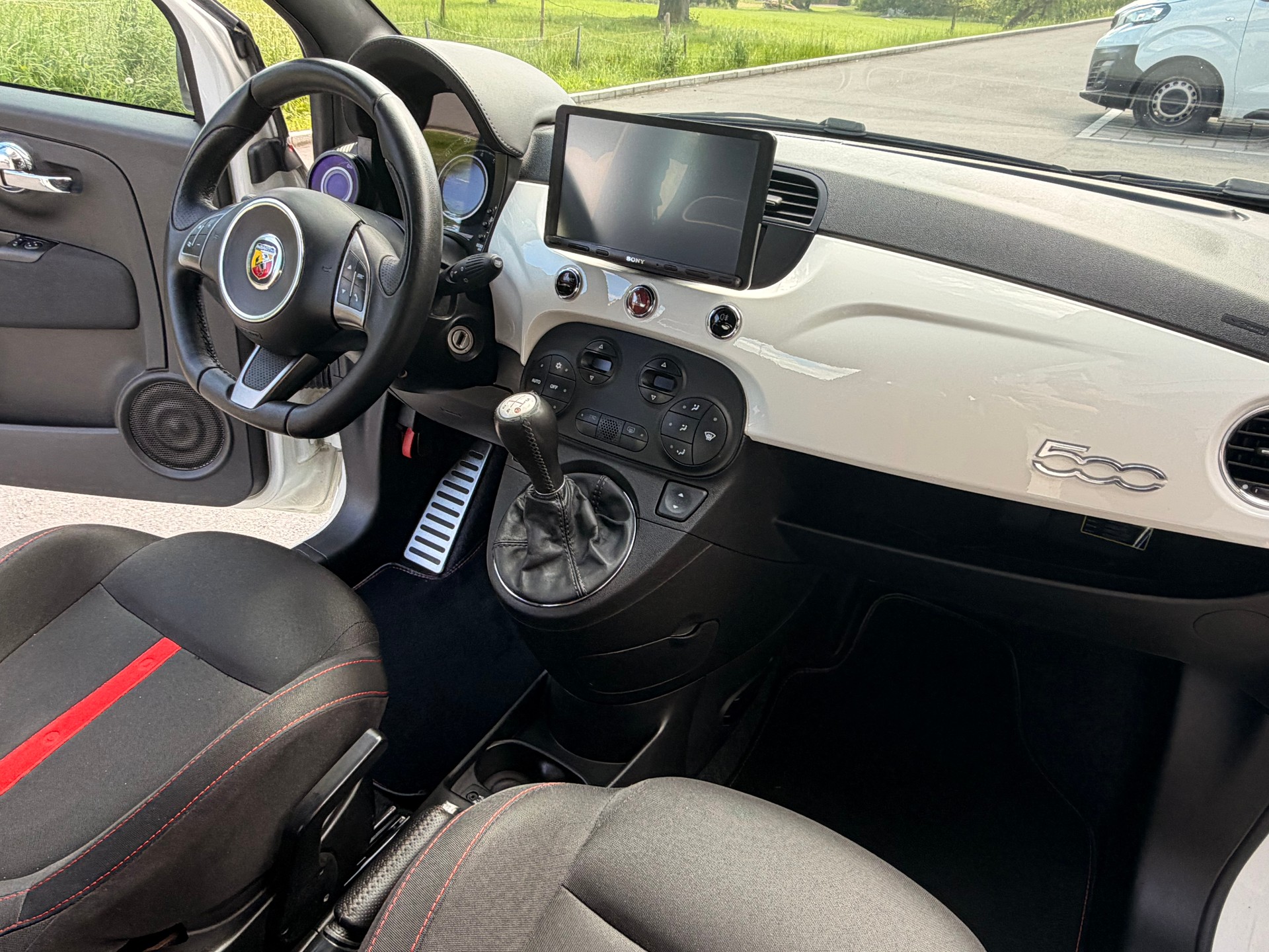 FIAT 500 1.4 16V Turbo Abarth-image-11