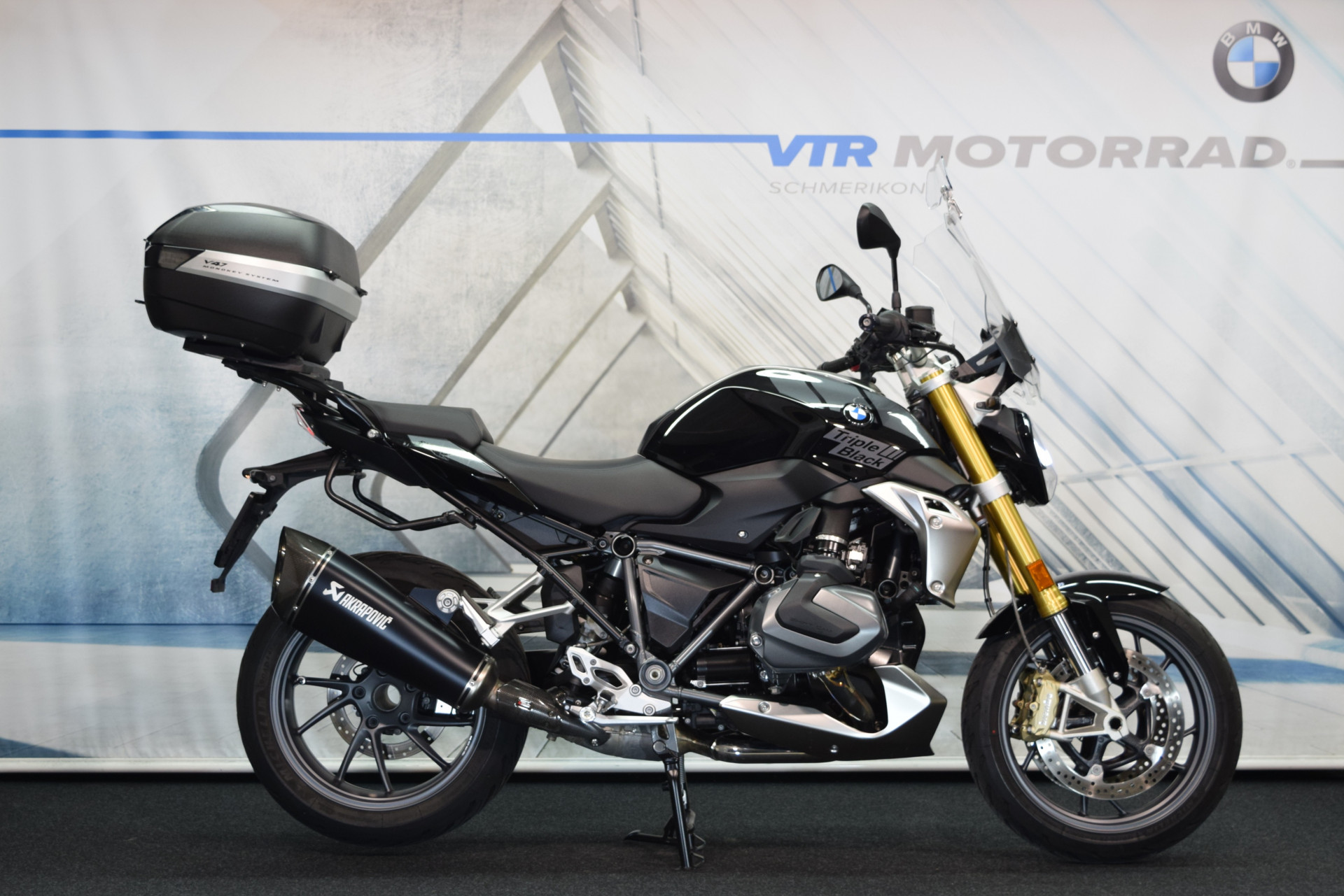 BMW R 1250 R Triple Black inkl. Akrapovic & Topcase-showroom-element-1