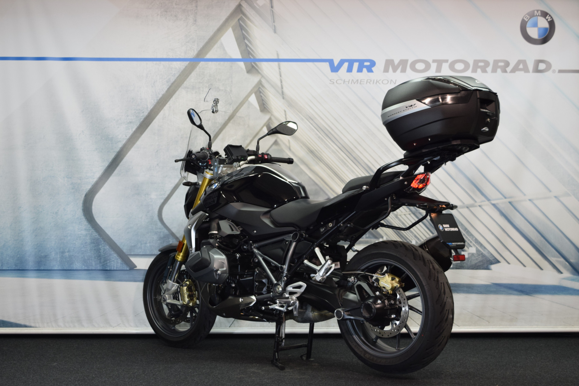 BMW R 1250 R Triple Black inkl. Akrapovic & Topcase-showroom-element-3