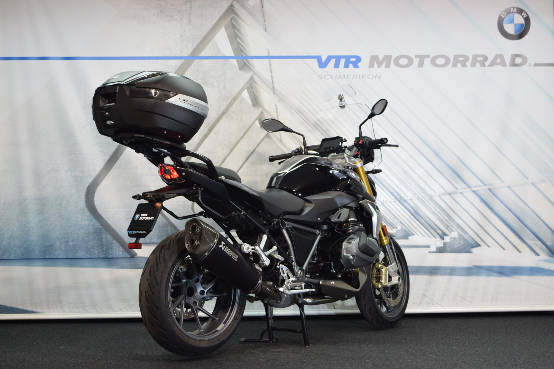 BMW R 1250 R Triple Black inkl. Akrapovic & Topcase-showroom-element-2