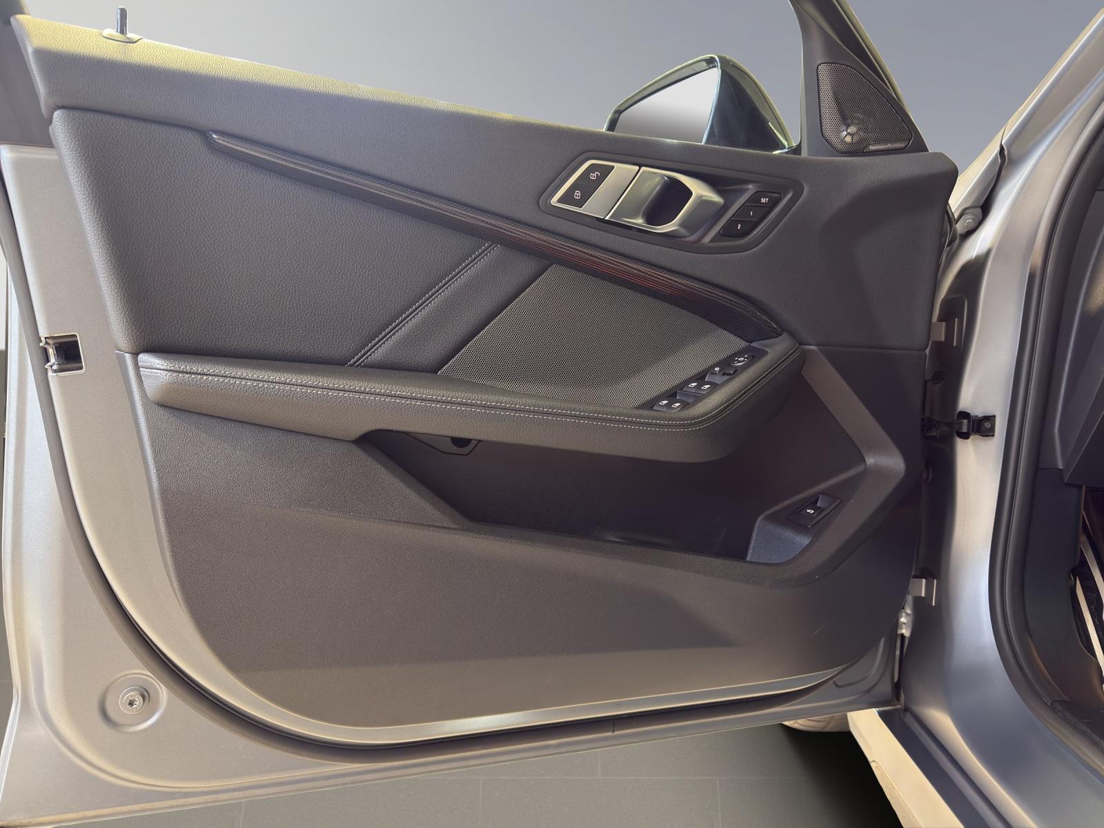 BMW M135i xDrive-image-8