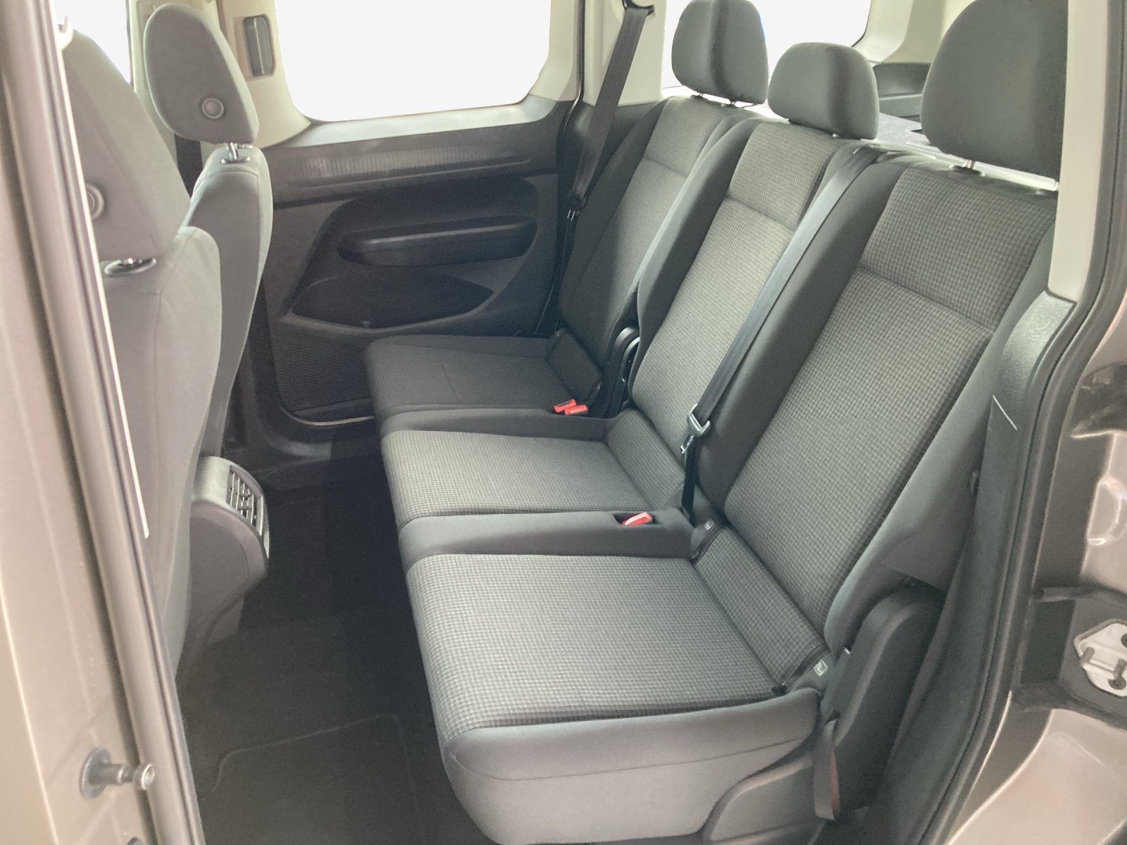VW Caddy 2.0 TDI Liberty DSG-image-11