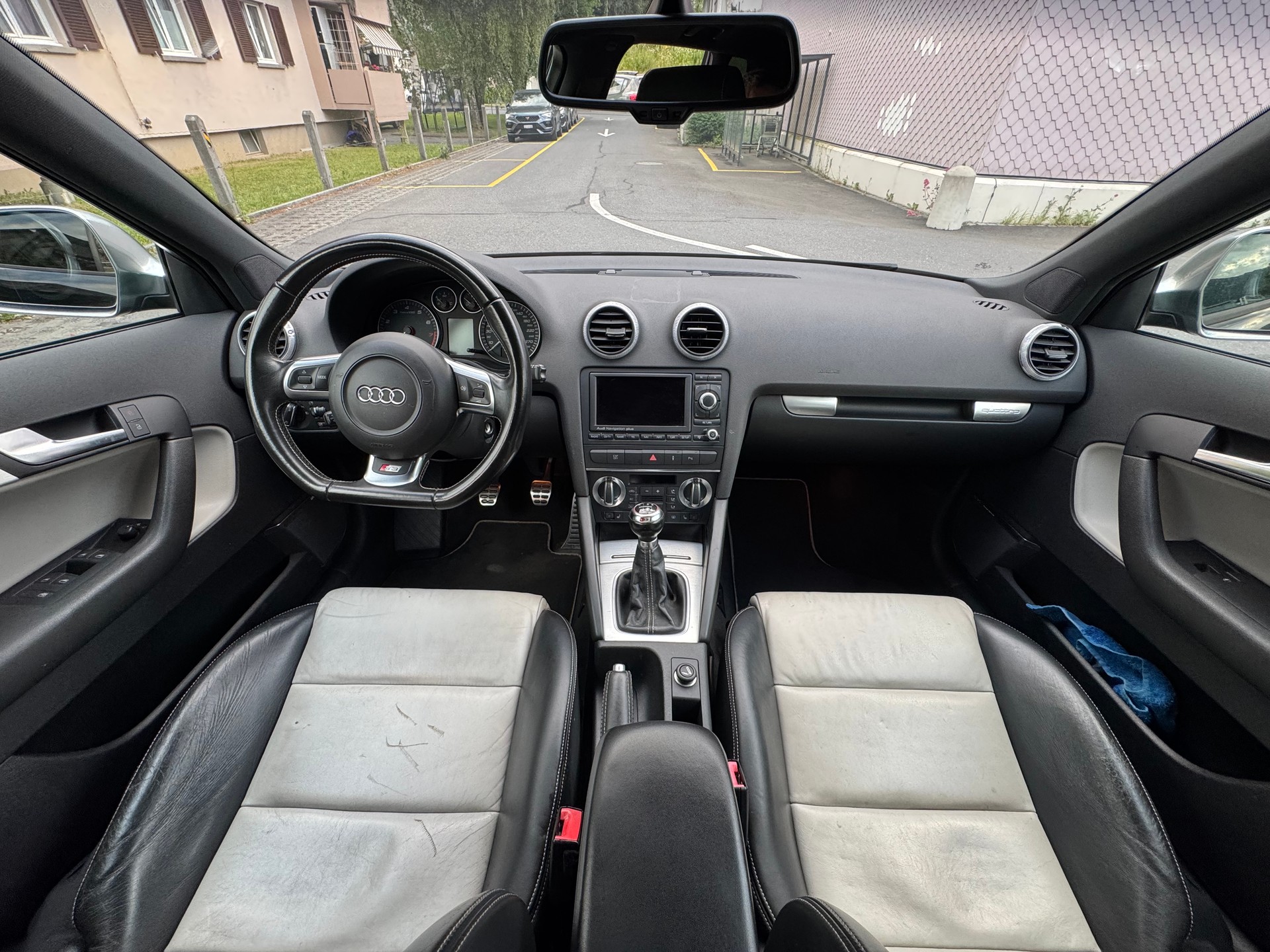 AUDI S3 Sportback 2.0 TFSI quattro-image-3
