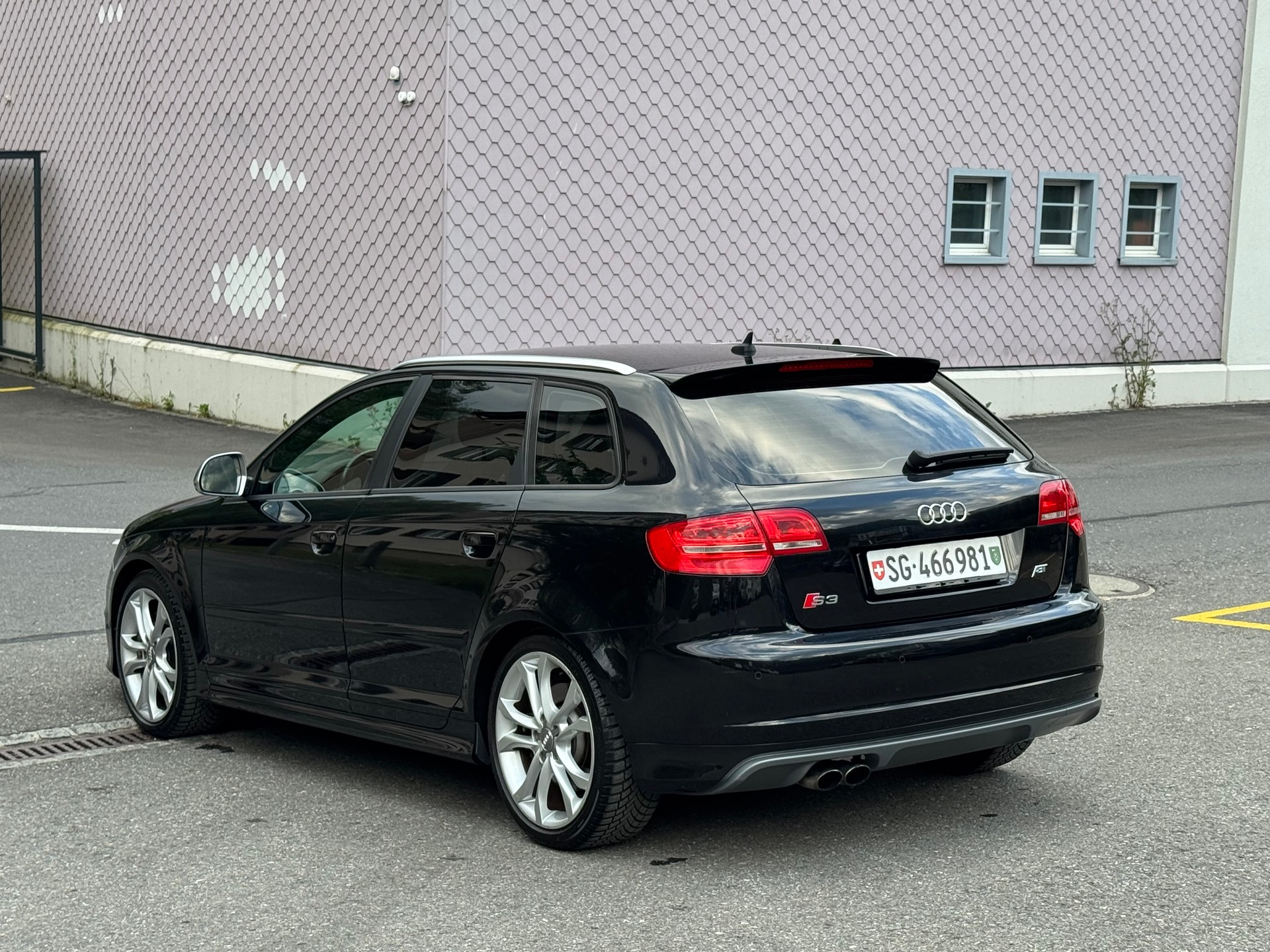 AUDI S3 Sportback 2.0 TFSI quattro-image-8