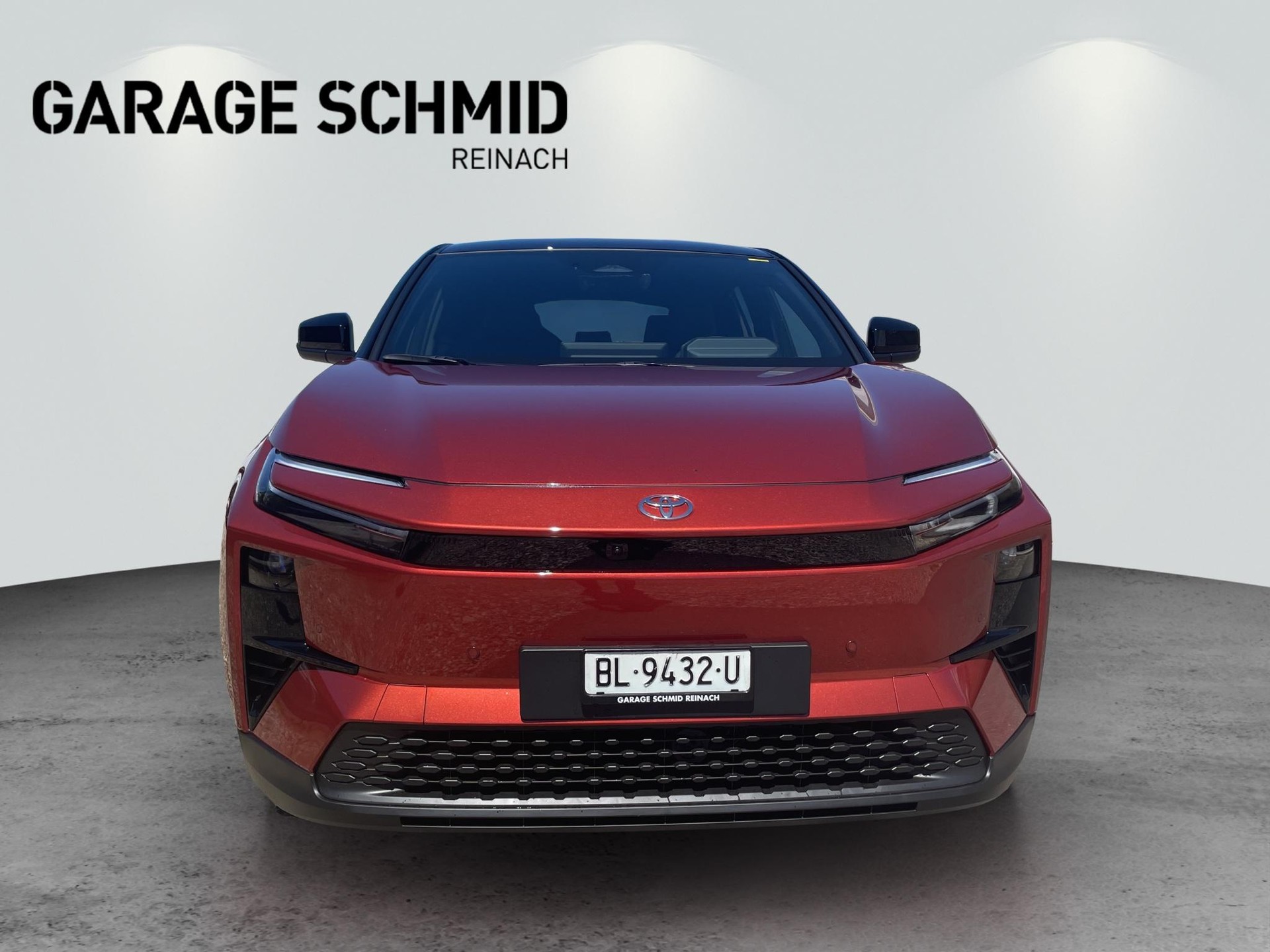 TOYOTA C-HR+ Premium AWD-showroom-element-1