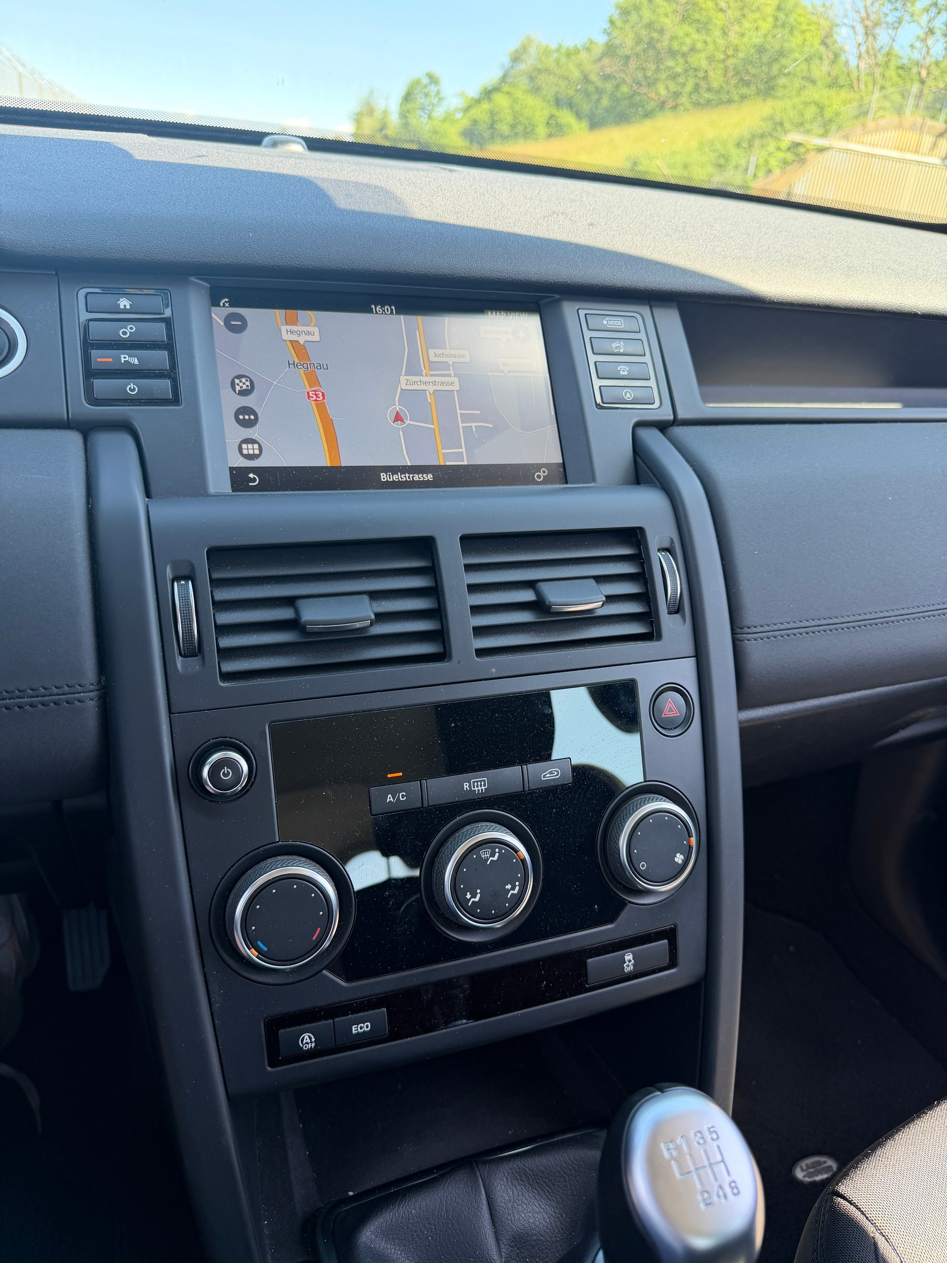 LAND ROVER Discovery Sport 2.0 TD4 HSE-image-10