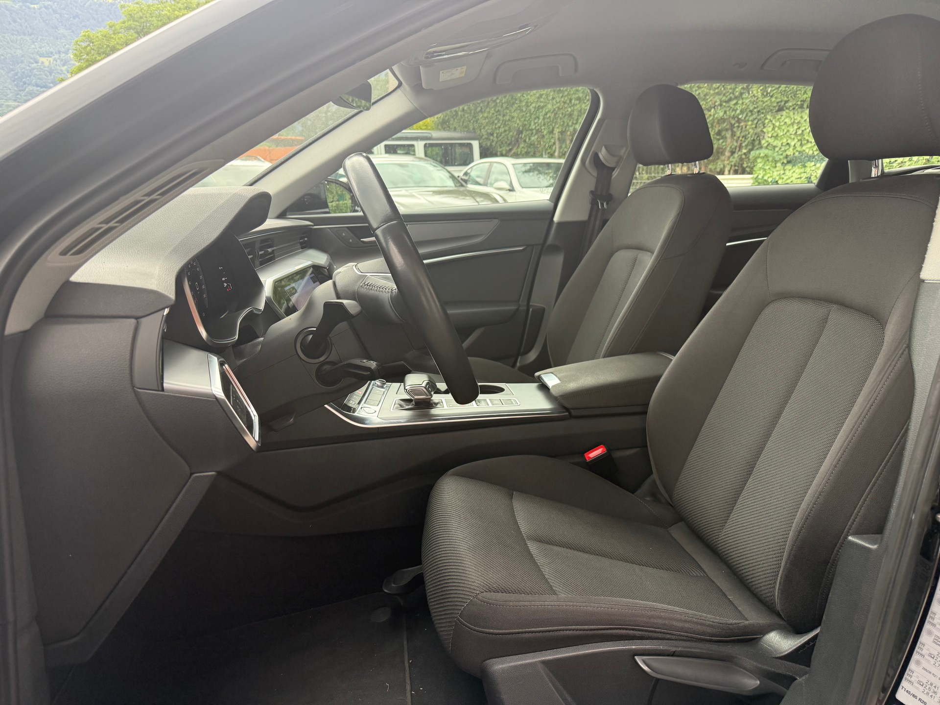 AUDI A6 Avant 40 TDI Design S-tronic-image-10