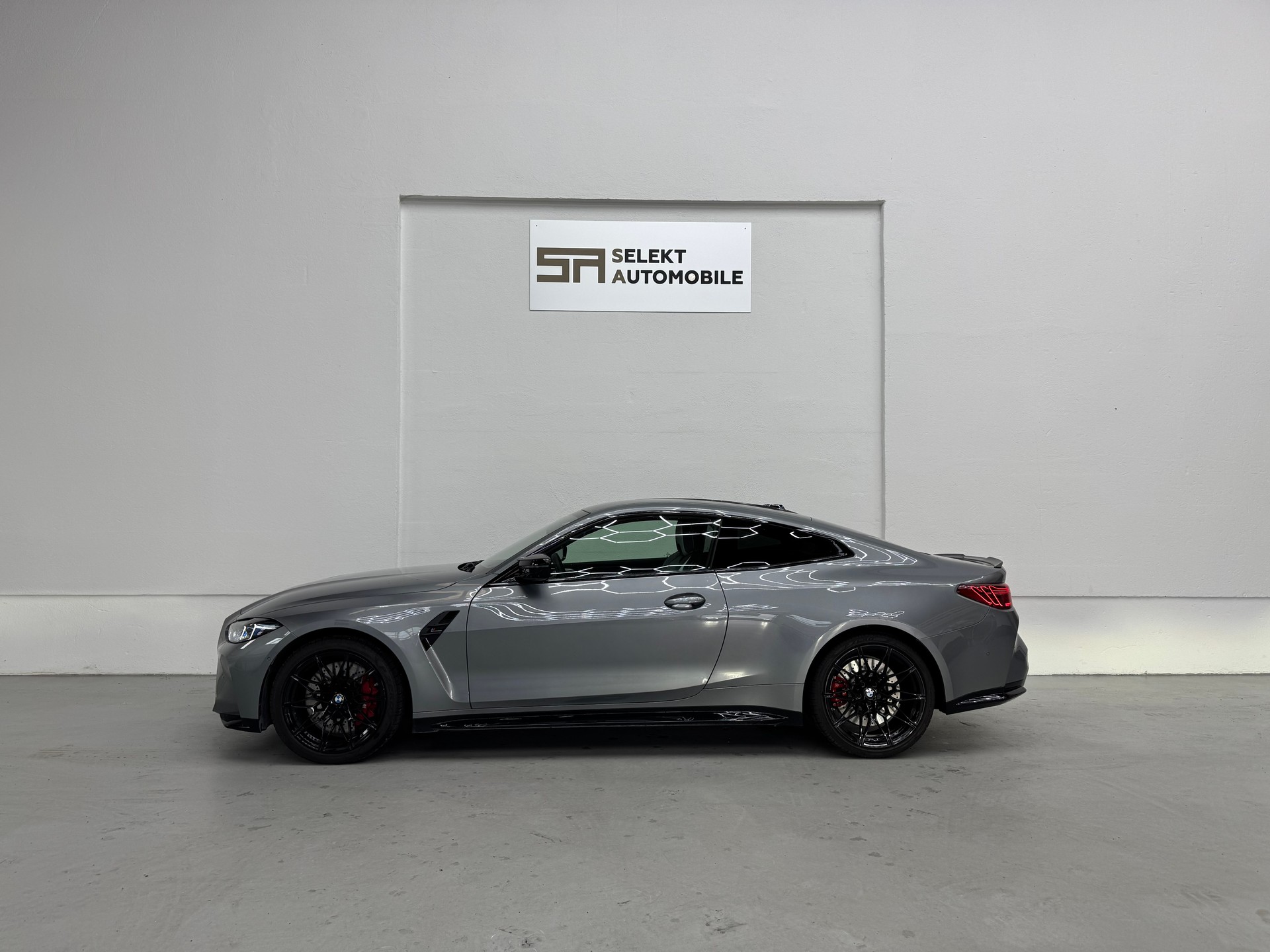 BMW M4 Coupé Competition M xDrive | Skyscraper Grau Met.-showroom-element-3