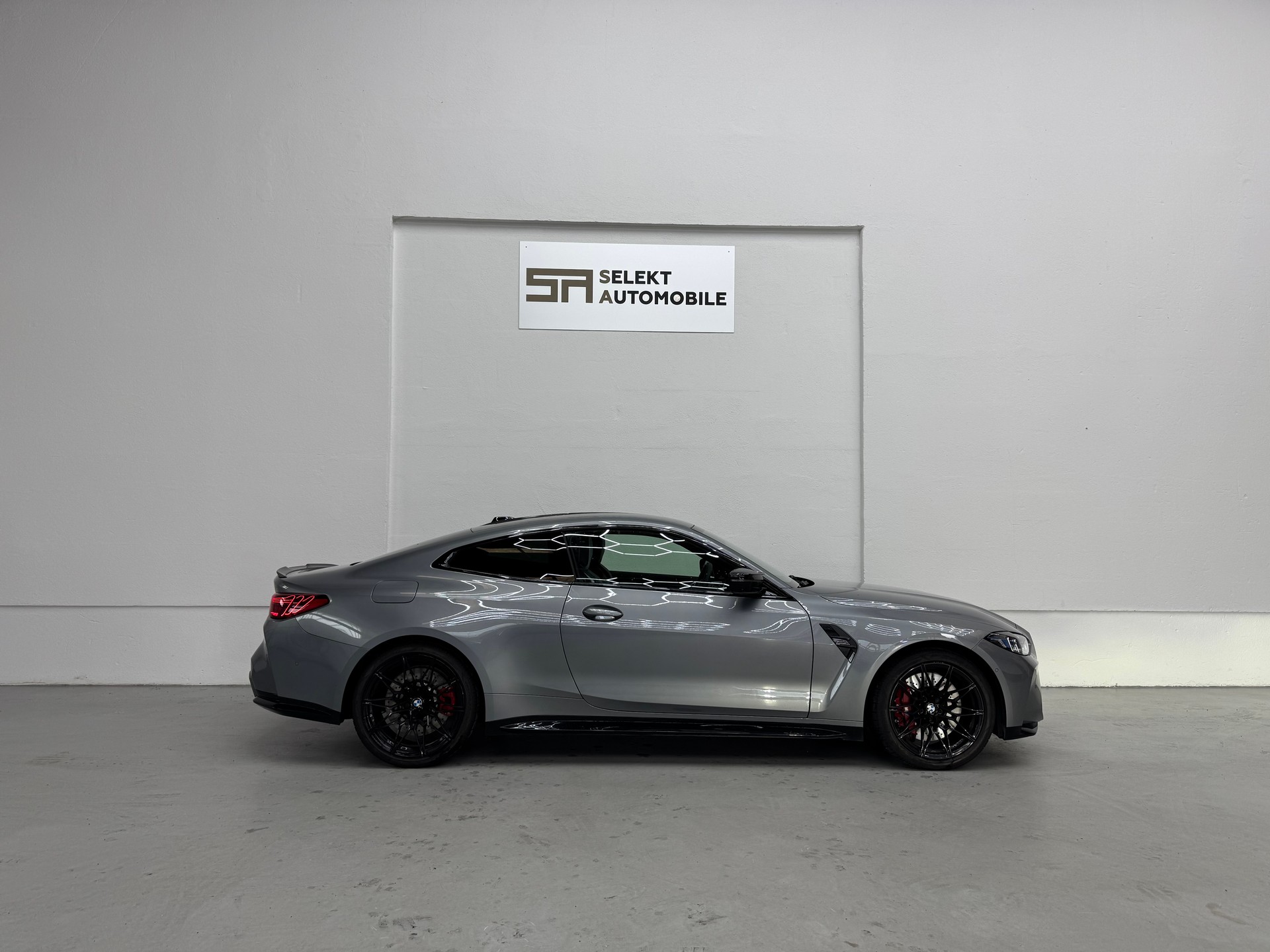 BMW M4 Coupé Competition M xDrive | Skyscraper Grau Met.-image-6
