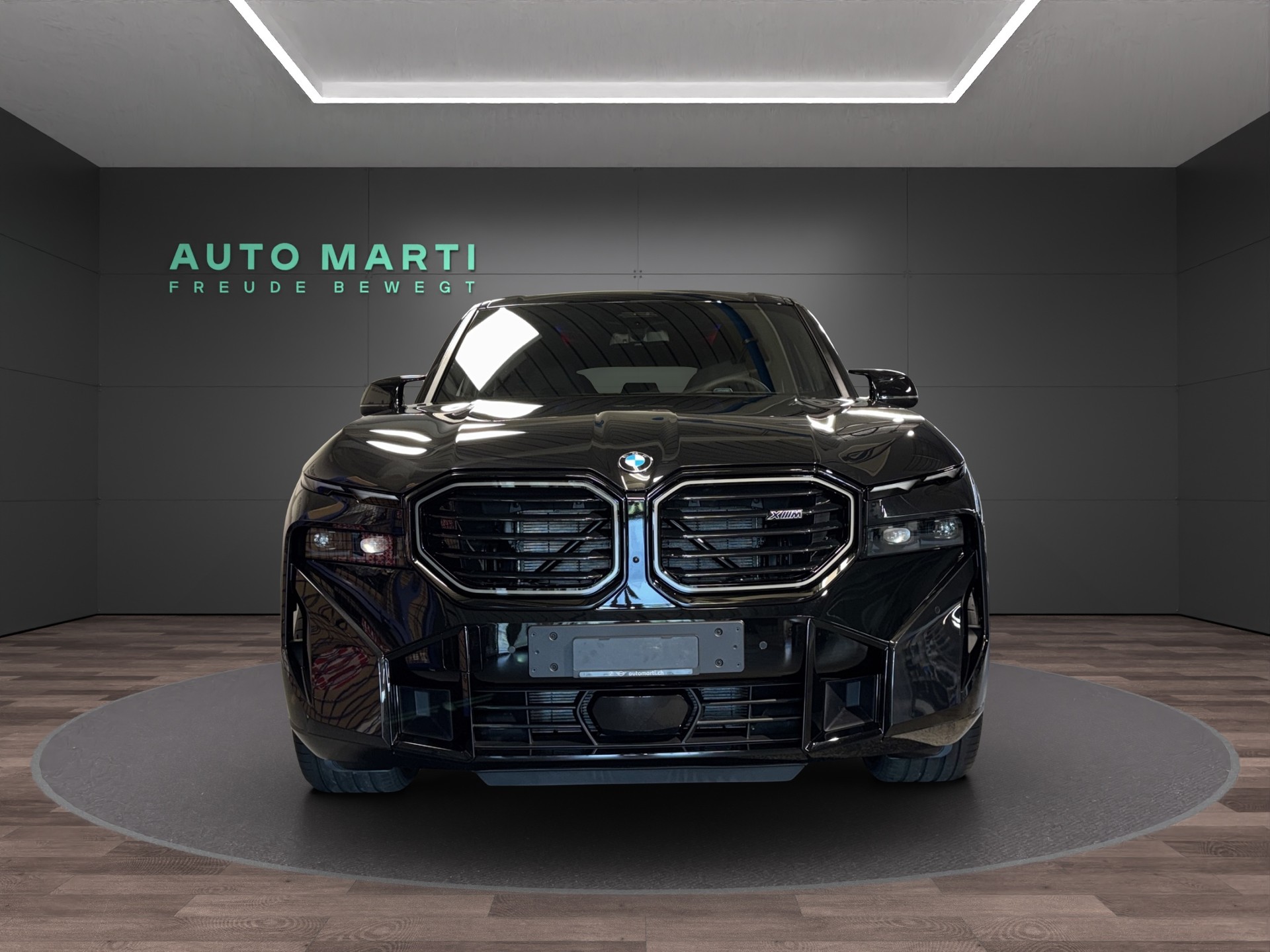 BMW XM 50e Plug-in Hybrid-image-4