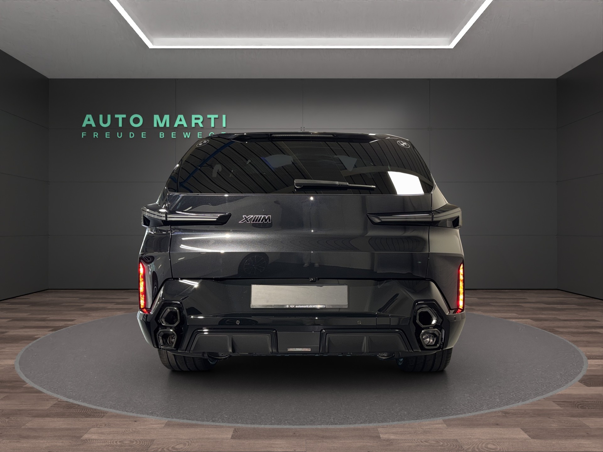 BMW XM 50e Plug-in Hybrid-image-2