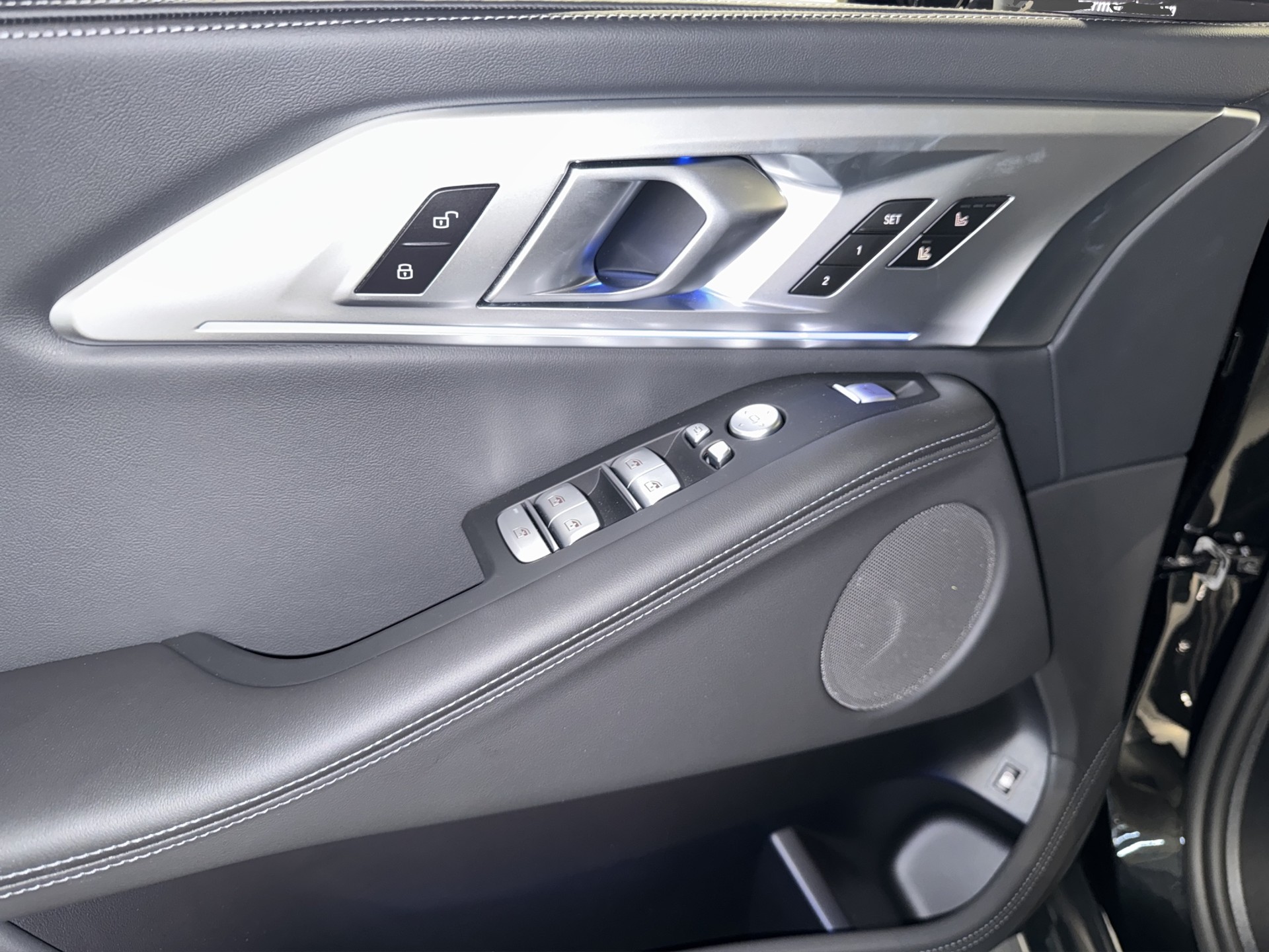 BMW XM 50e Plug-in Hybrid-image-11